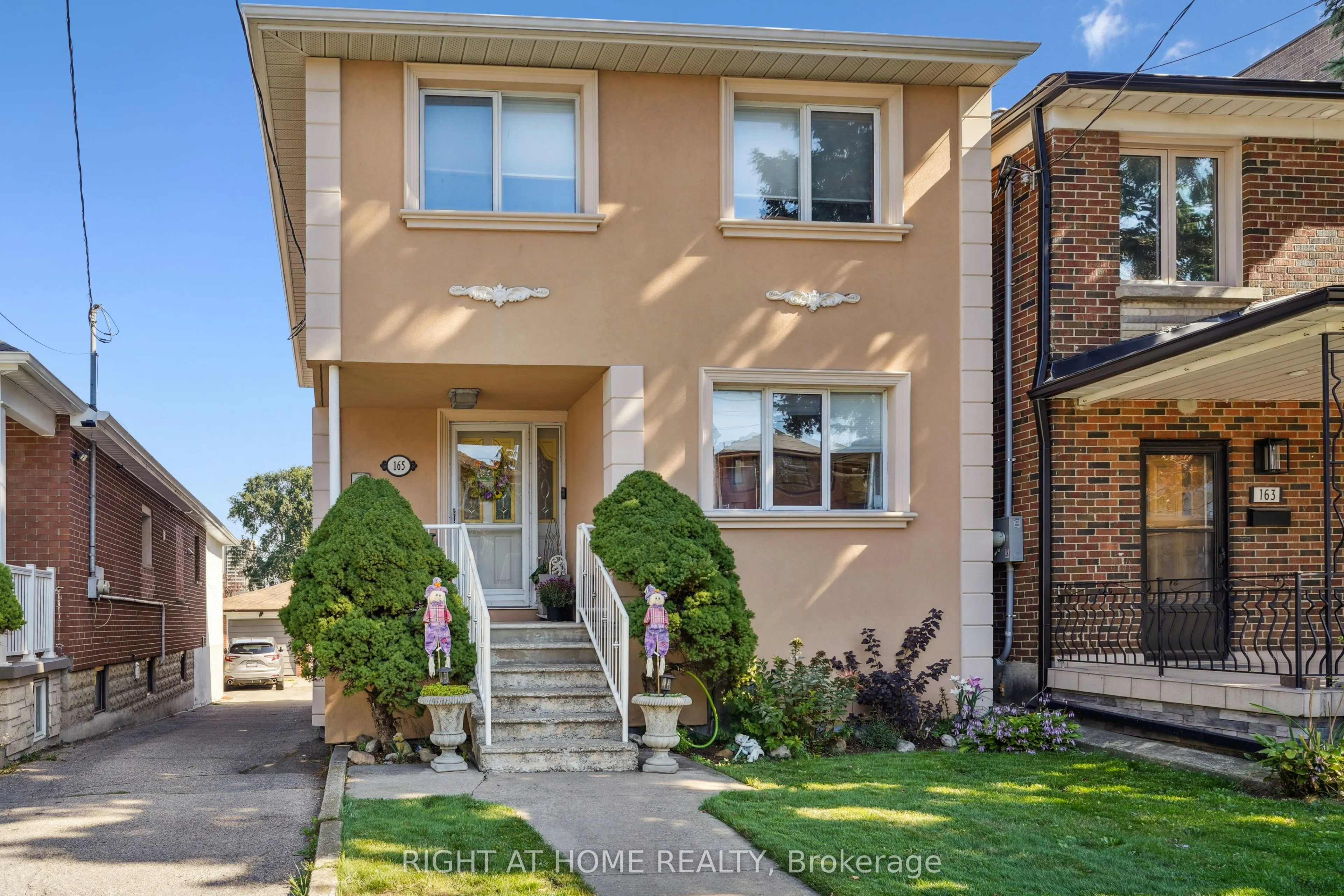 165 Locksley Avenue