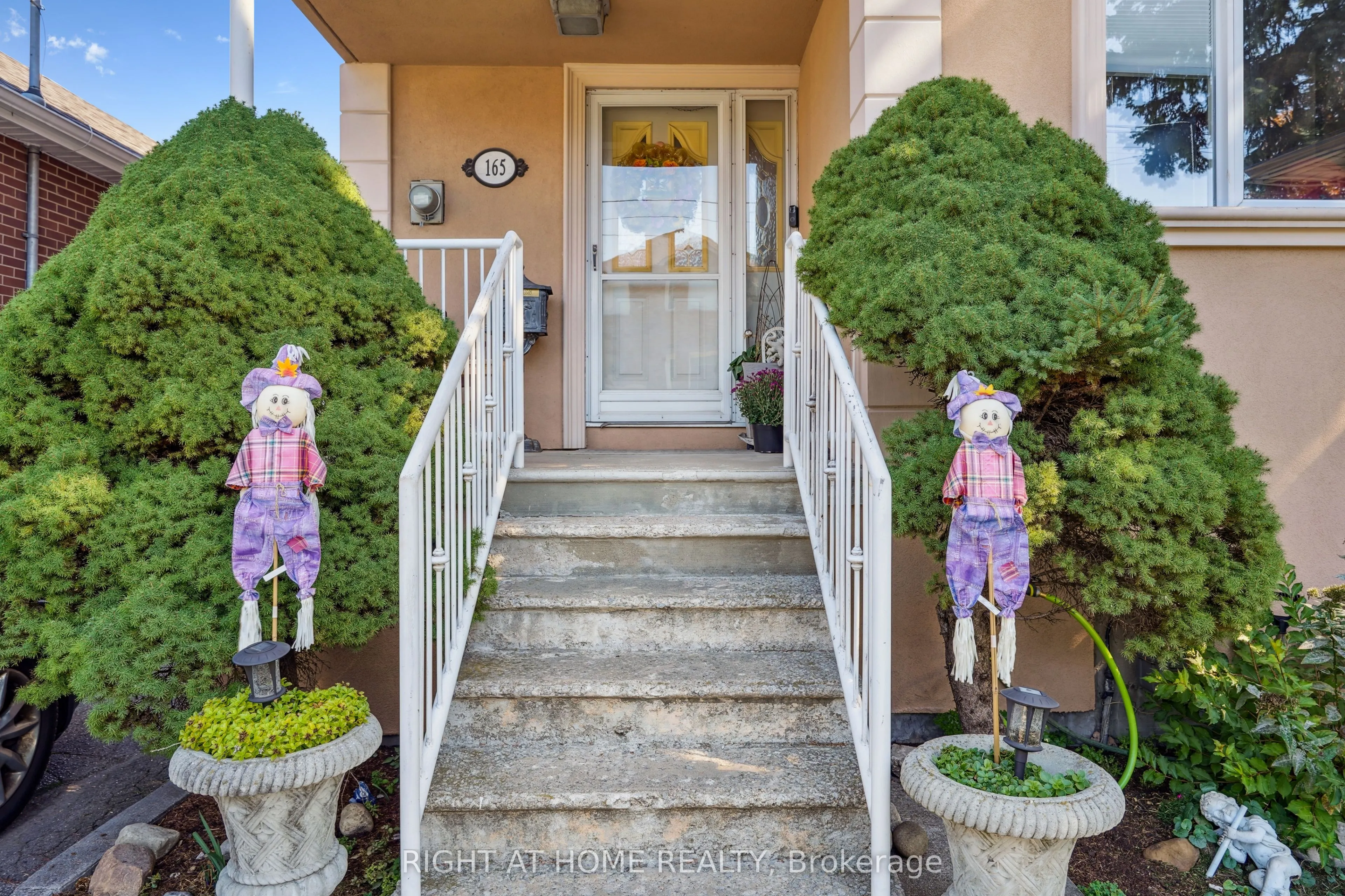 165 Locksley Avenue
