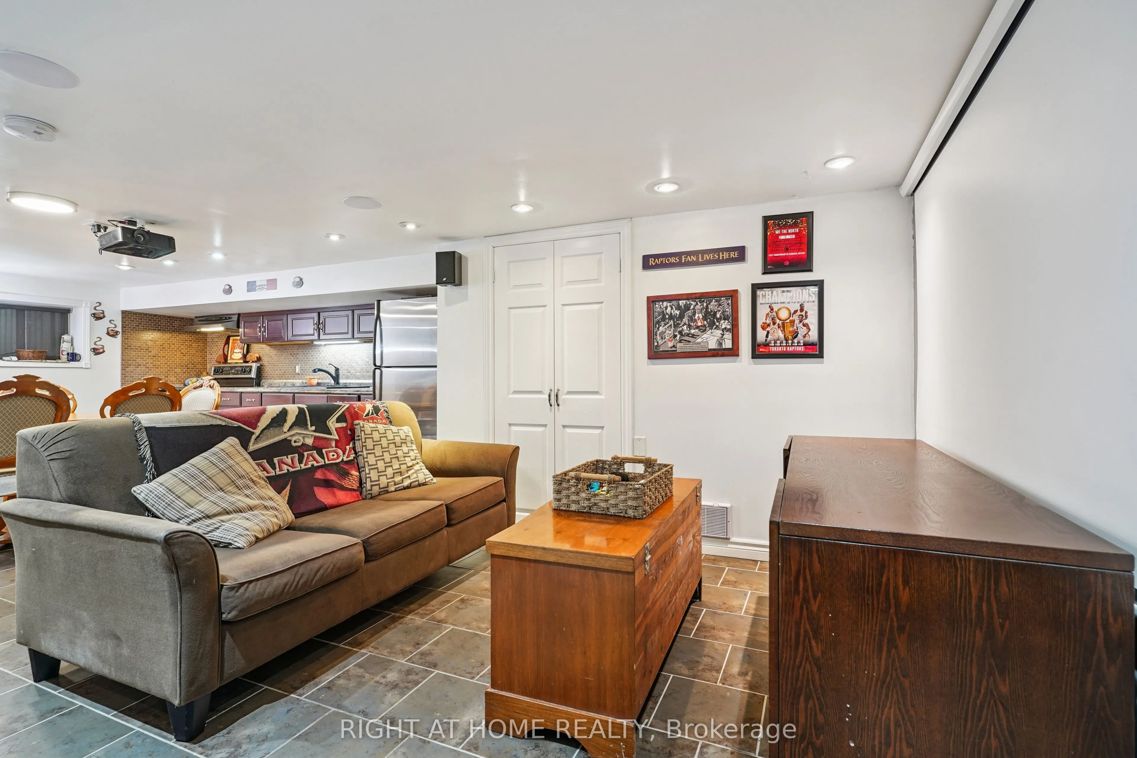 165 Locksley Avenue