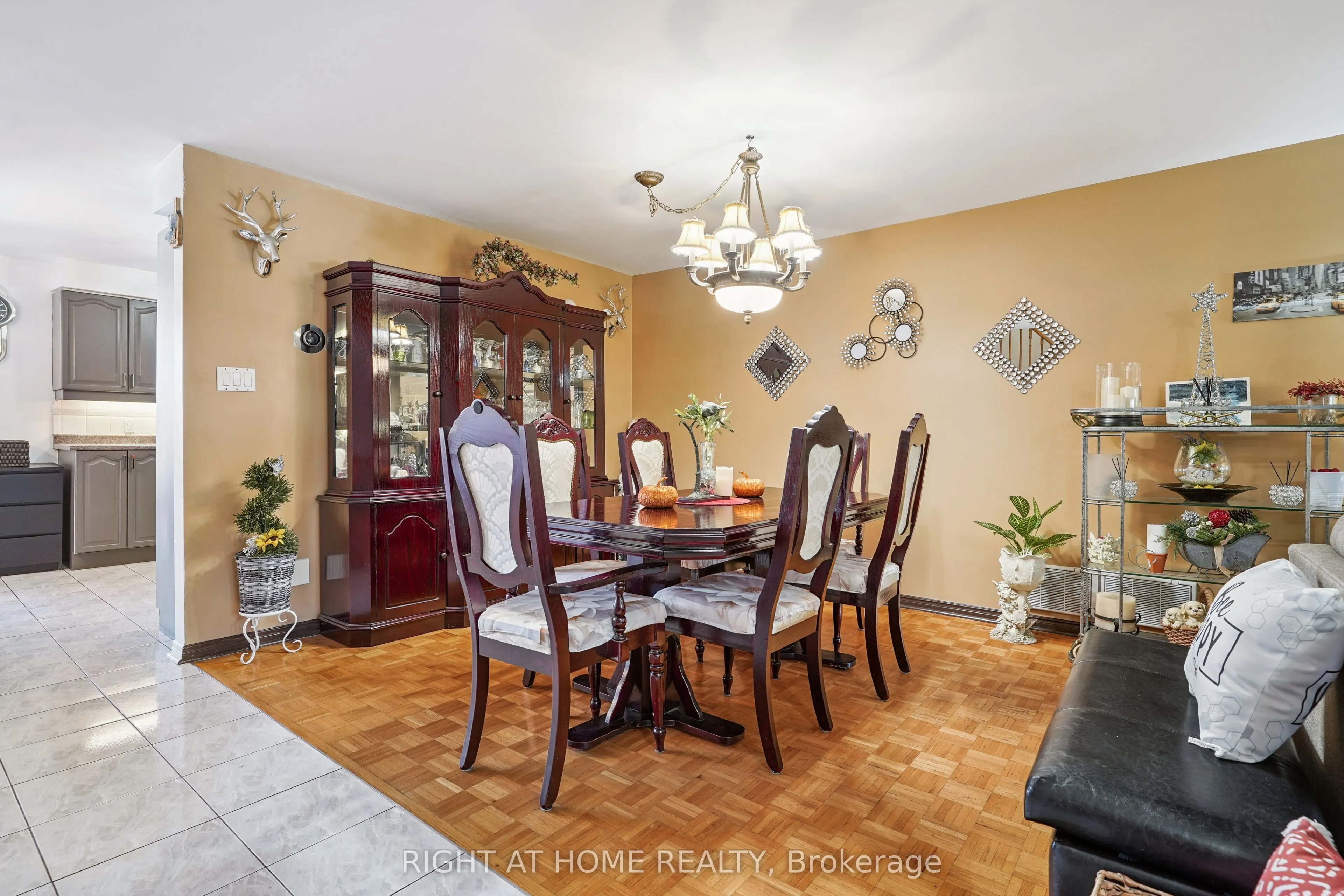 165 Locksley Avenue