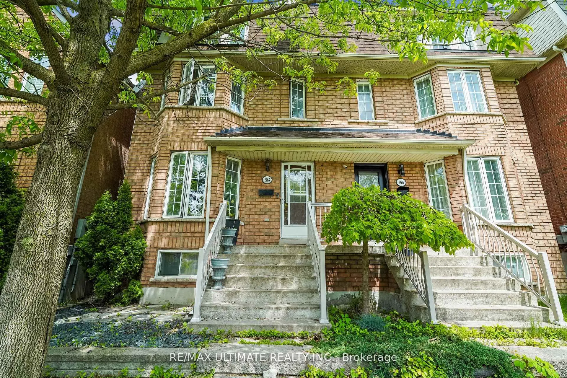 2168 St. Clair Avenue W