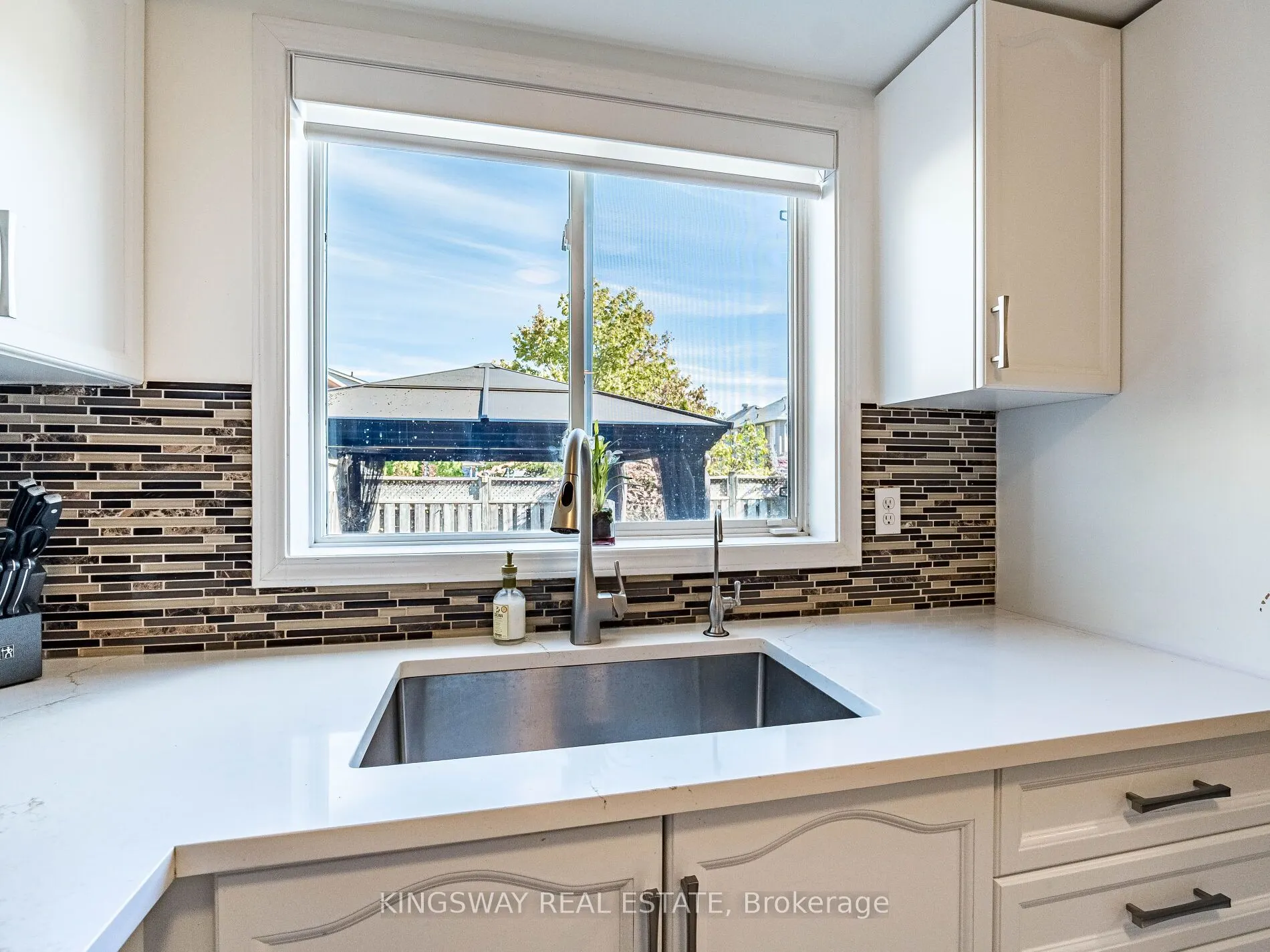 539 Caverhill Crescent