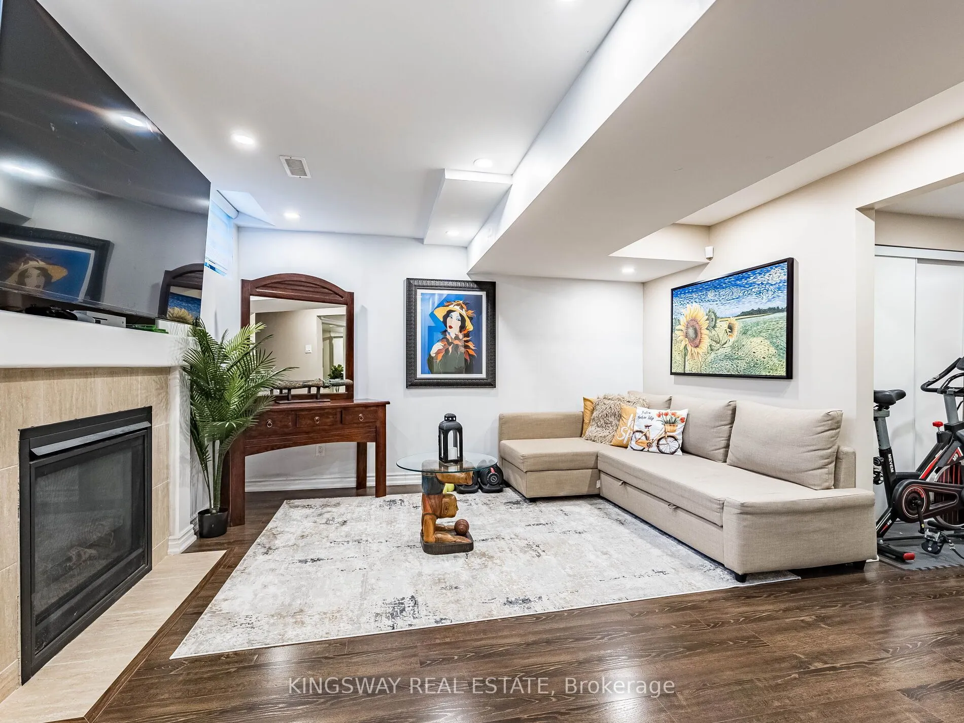 539 Caverhill Crescent