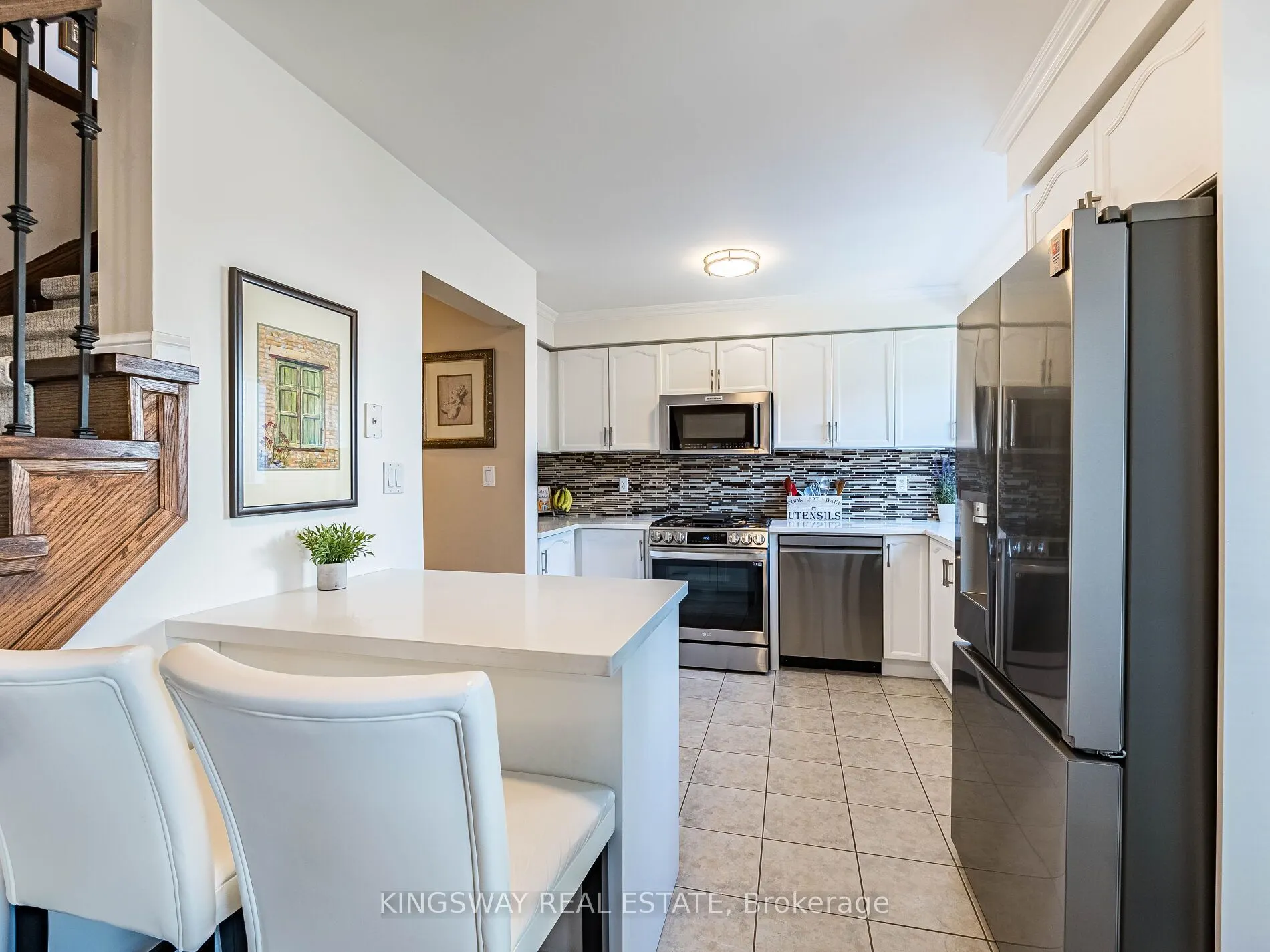539 Caverhill Crescent