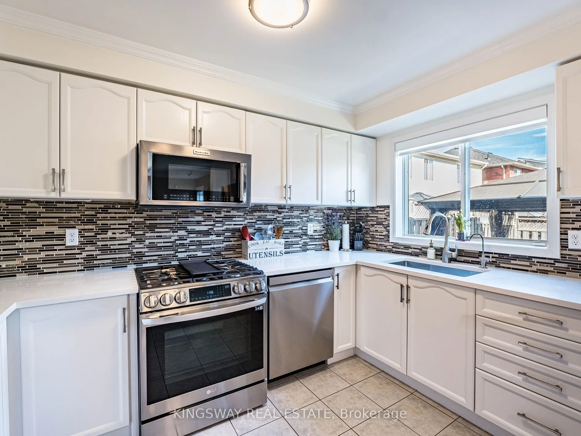 539 Caverhill Crescent