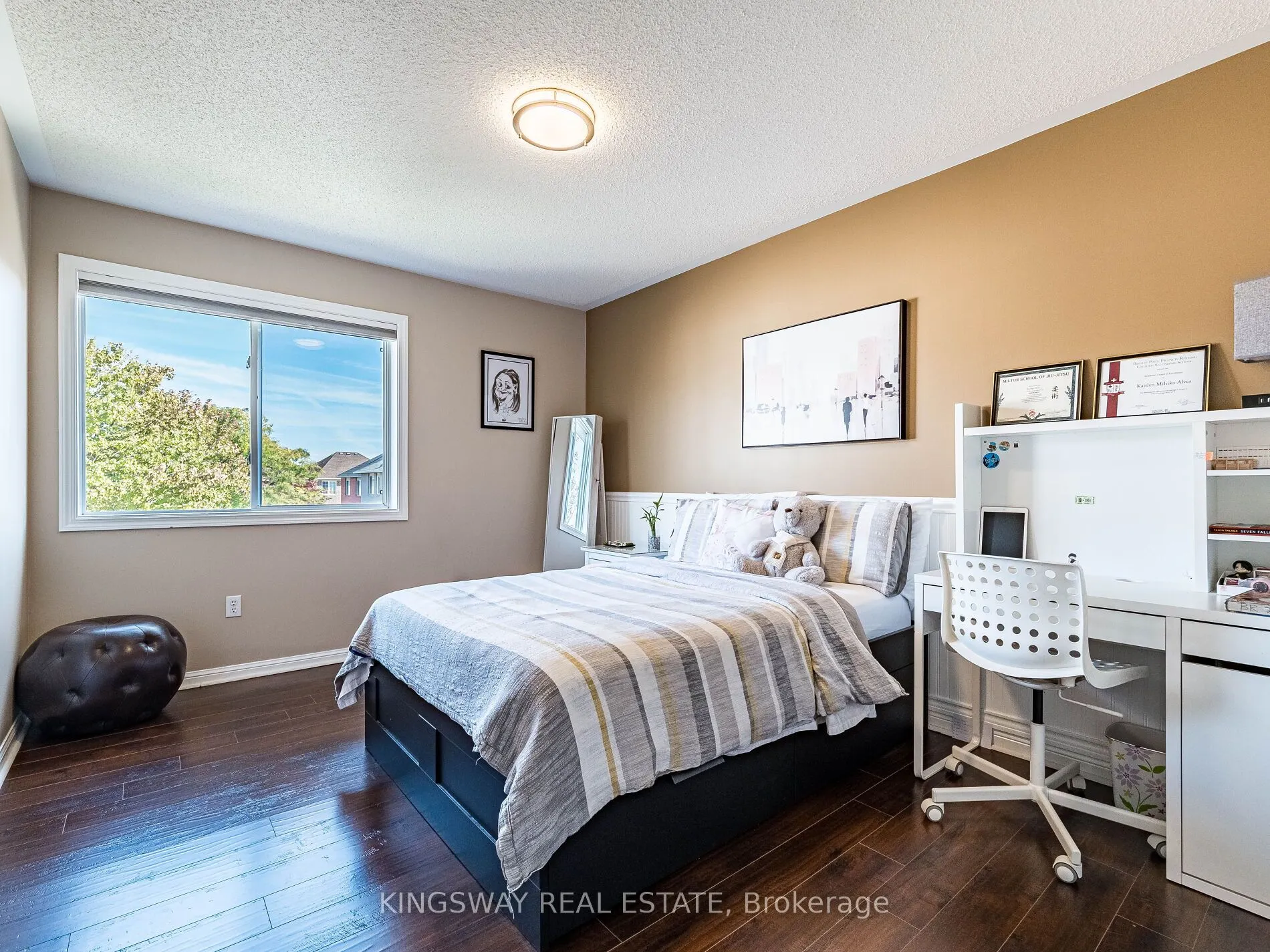 539 Caverhill Crescent