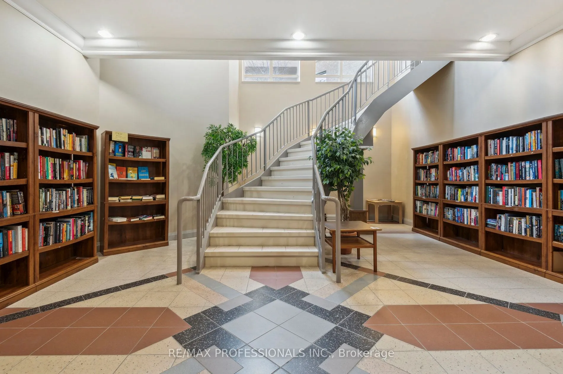 1140 Parkwest Place W, #103