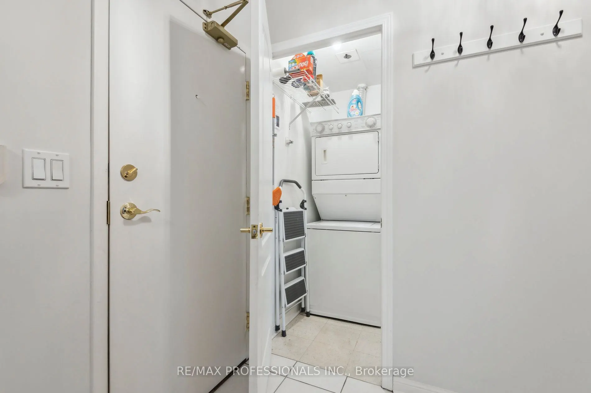 1140 Parkwest Place W, #103