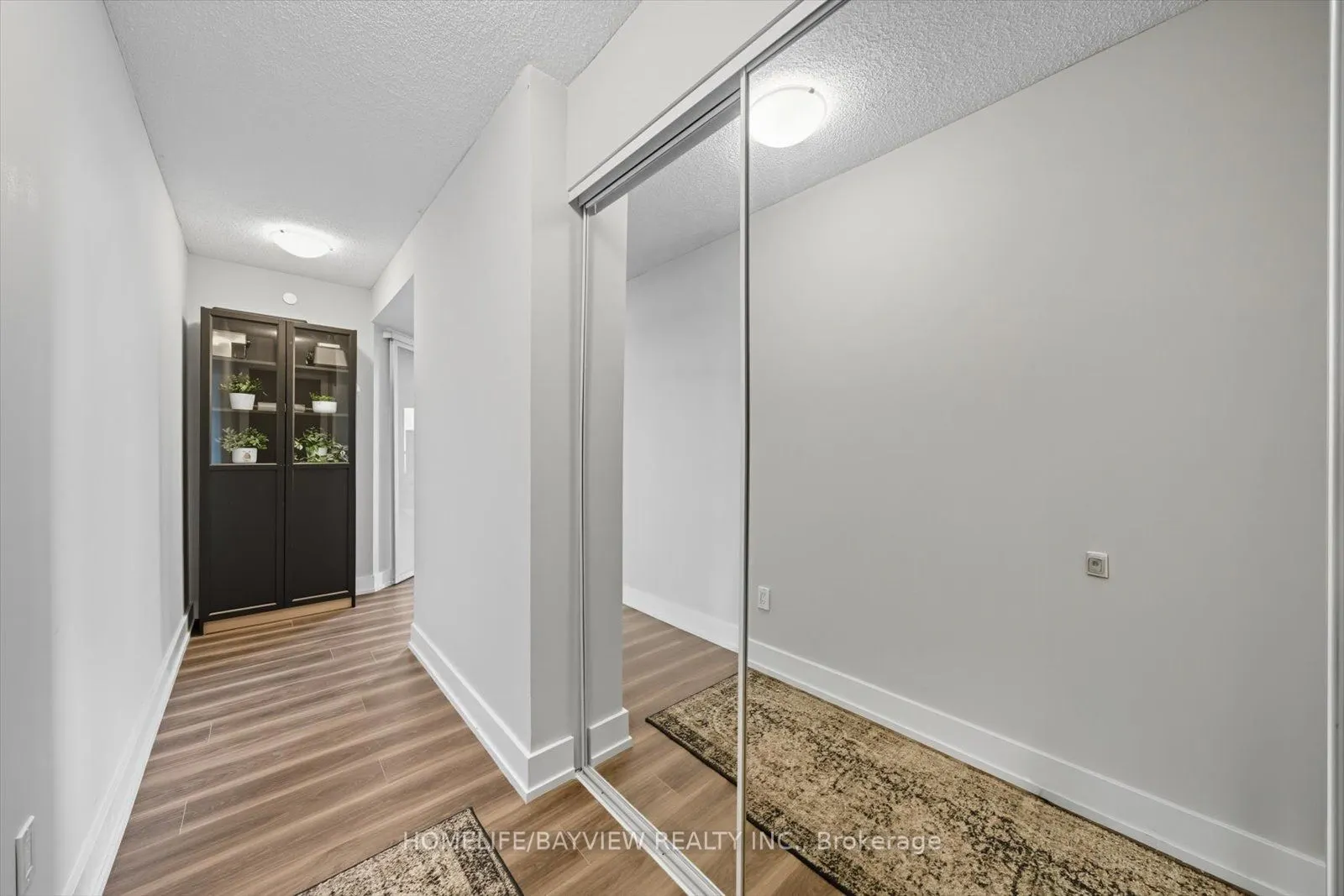 7 Mabelle Avenue, #2802