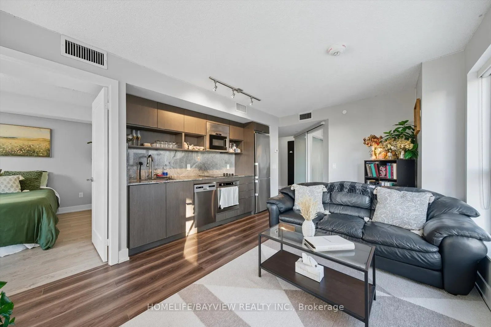 7 Mabelle Avenue, #2802