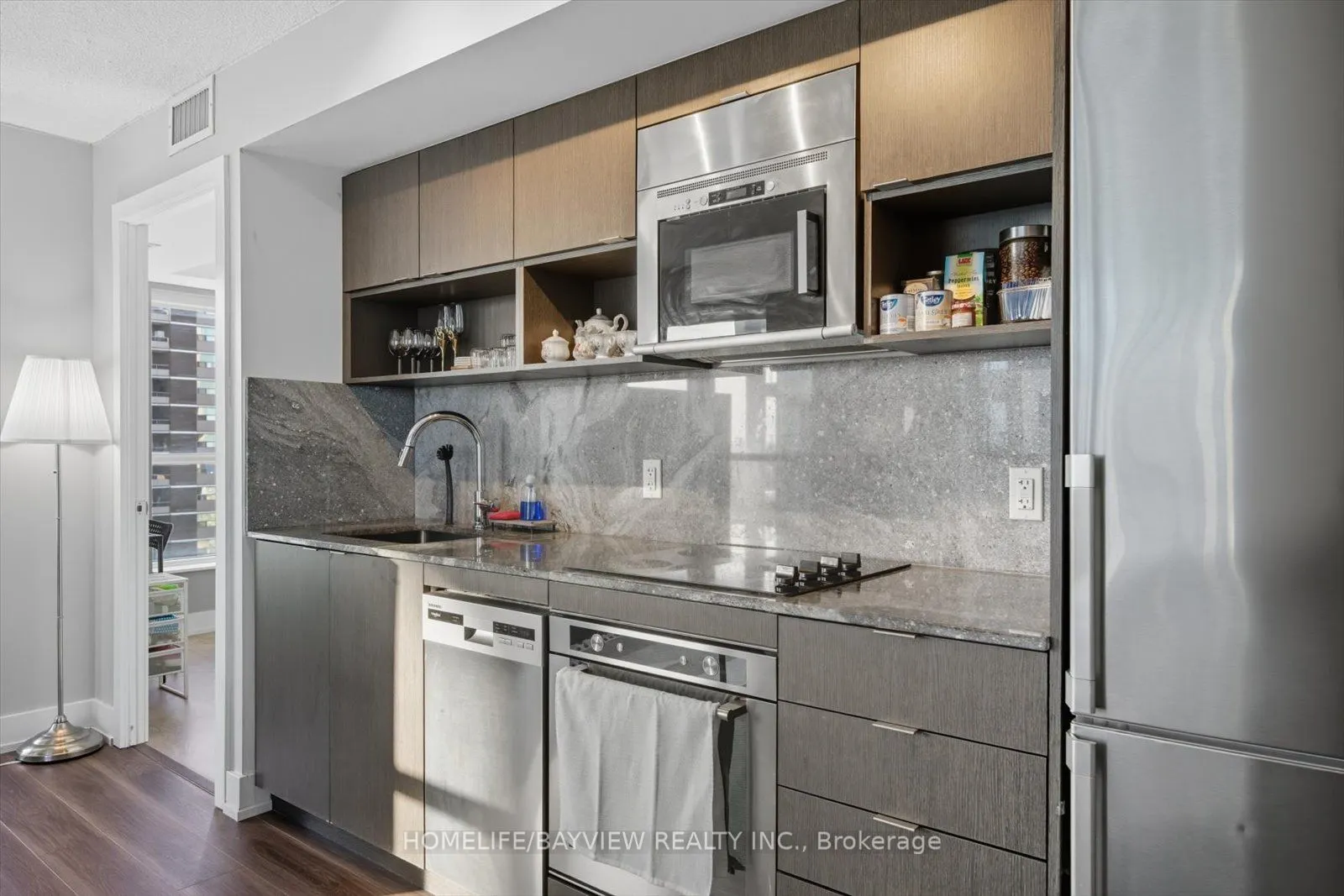 7 Mabelle Avenue, #2802