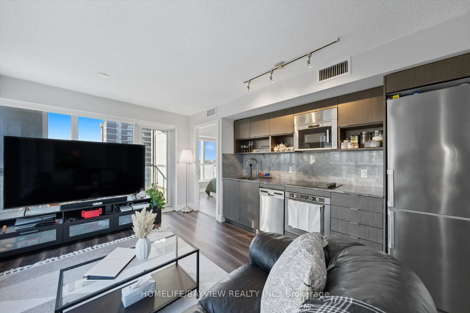 7 Mabelle Avenue, #2802