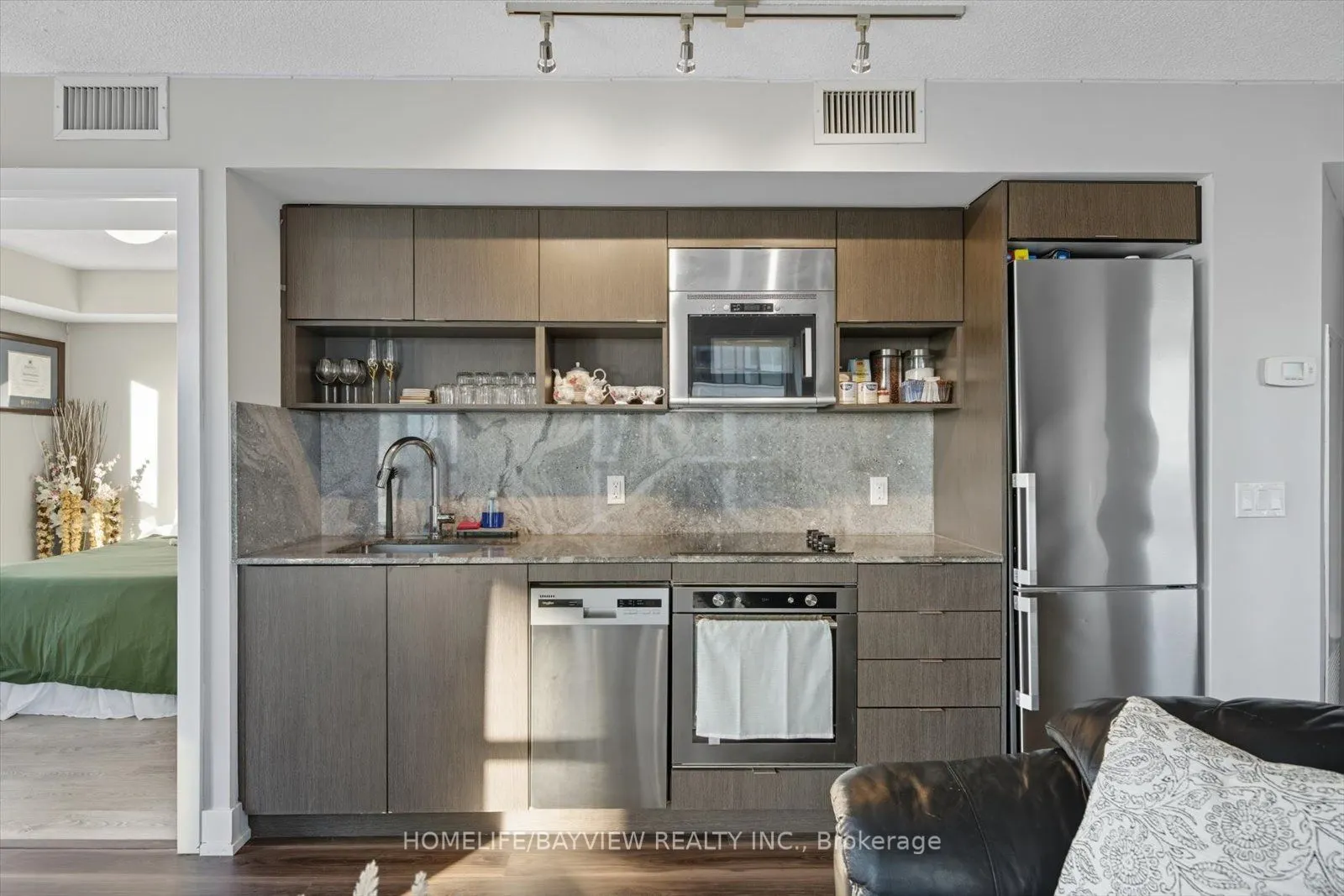 7 Mabelle Avenue, #2802