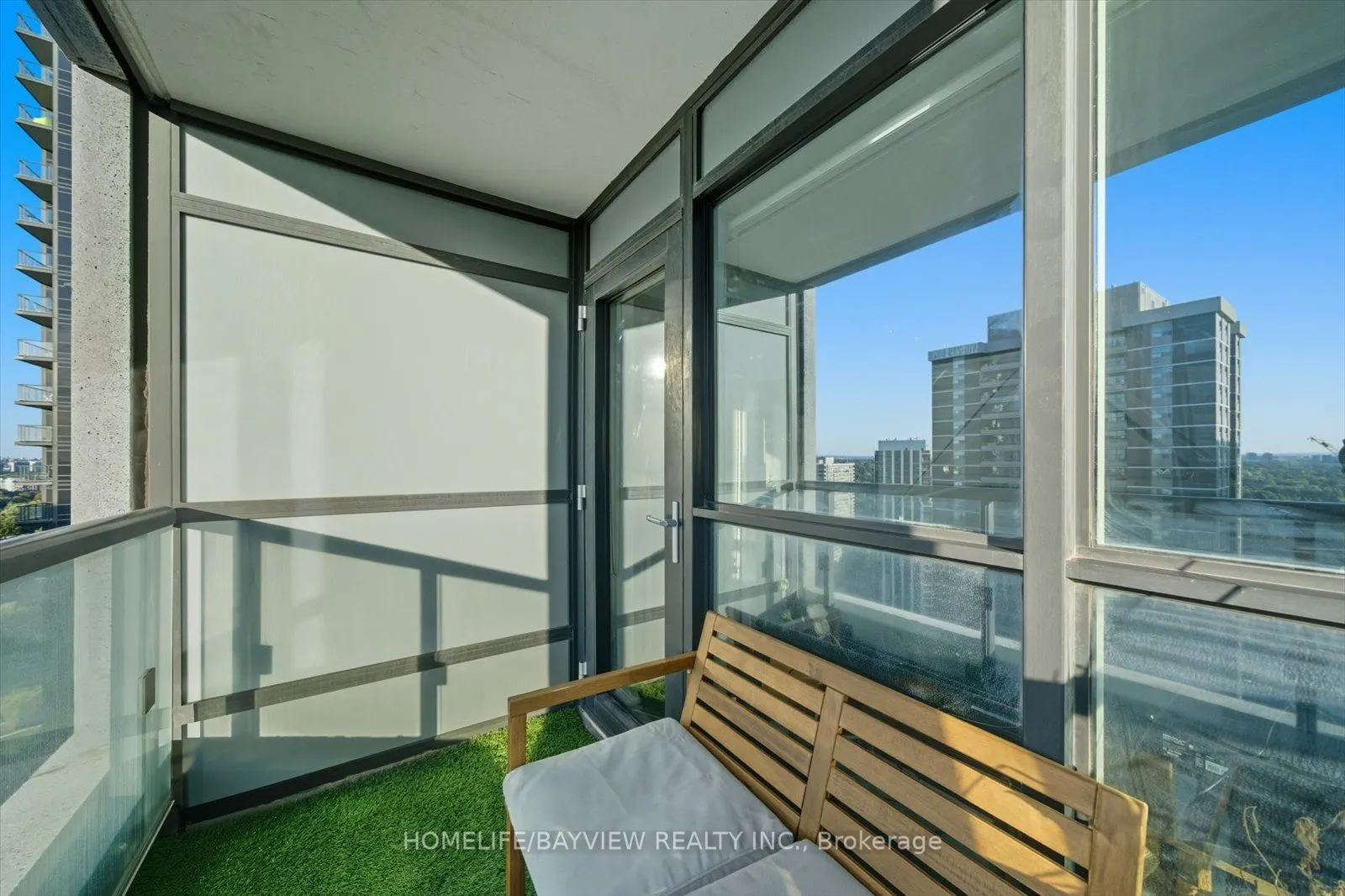 7 Mabelle Avenue, #2802