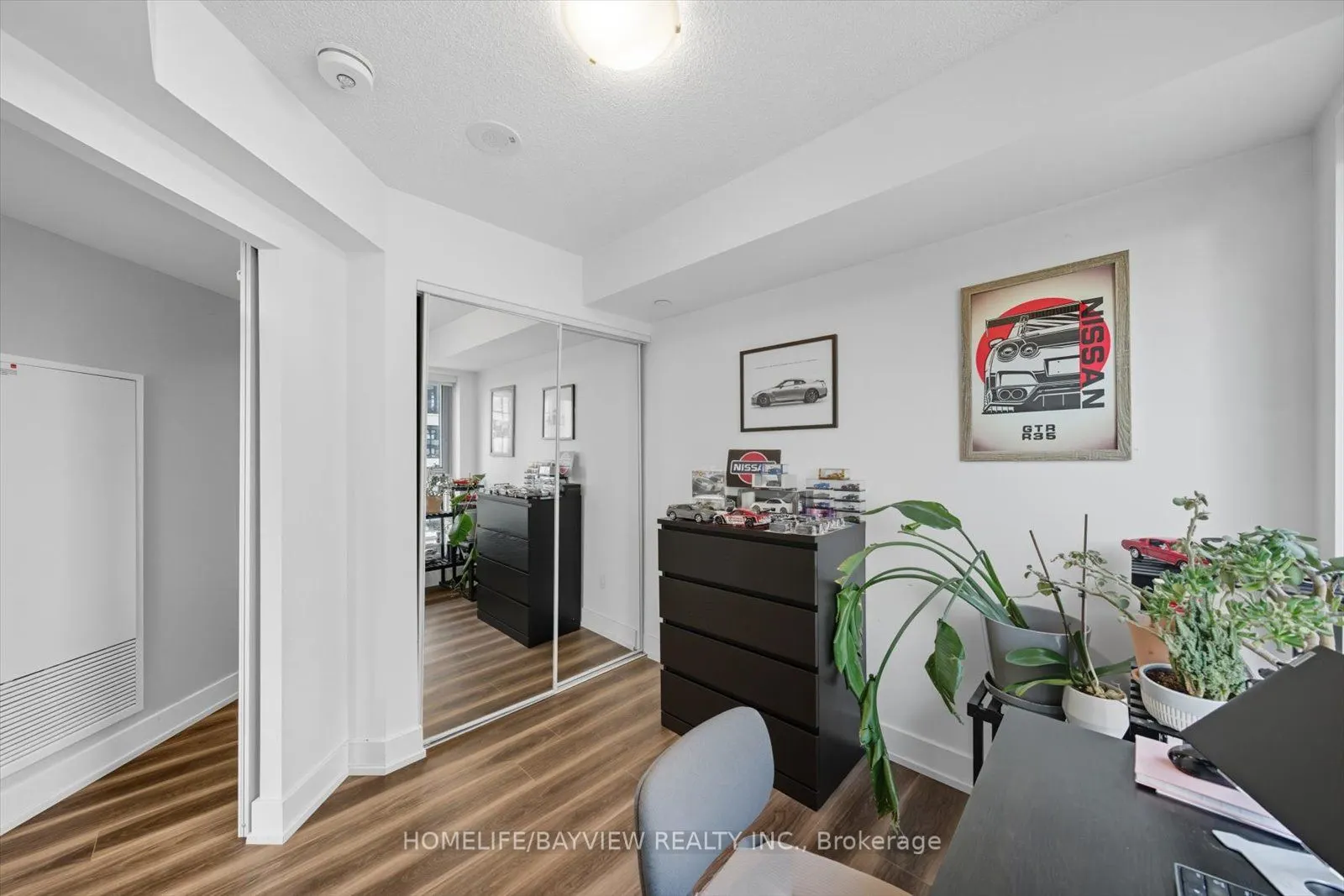 7 Mabelle Avenue, #2802