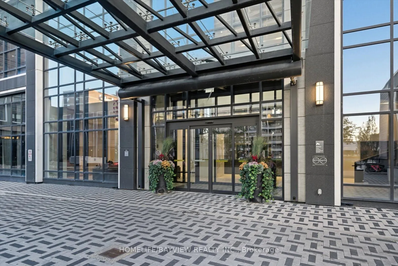 7 Mabelle Avenue, #2802