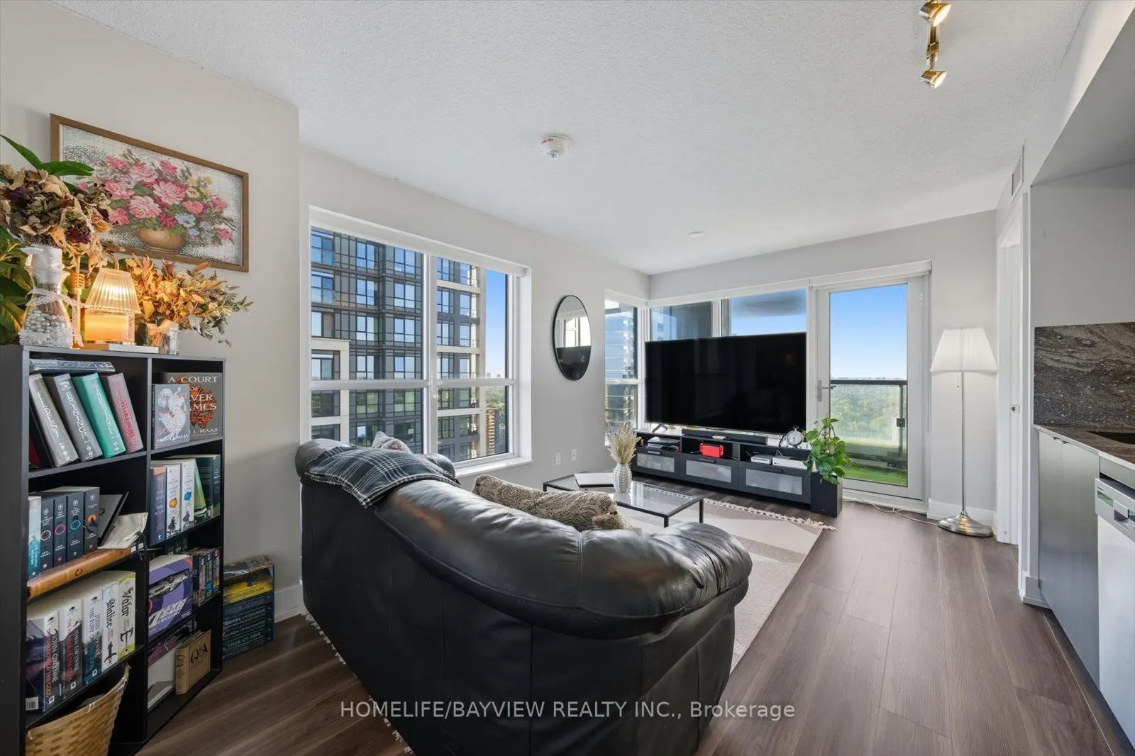 7 Mabelle Avenue, #2802