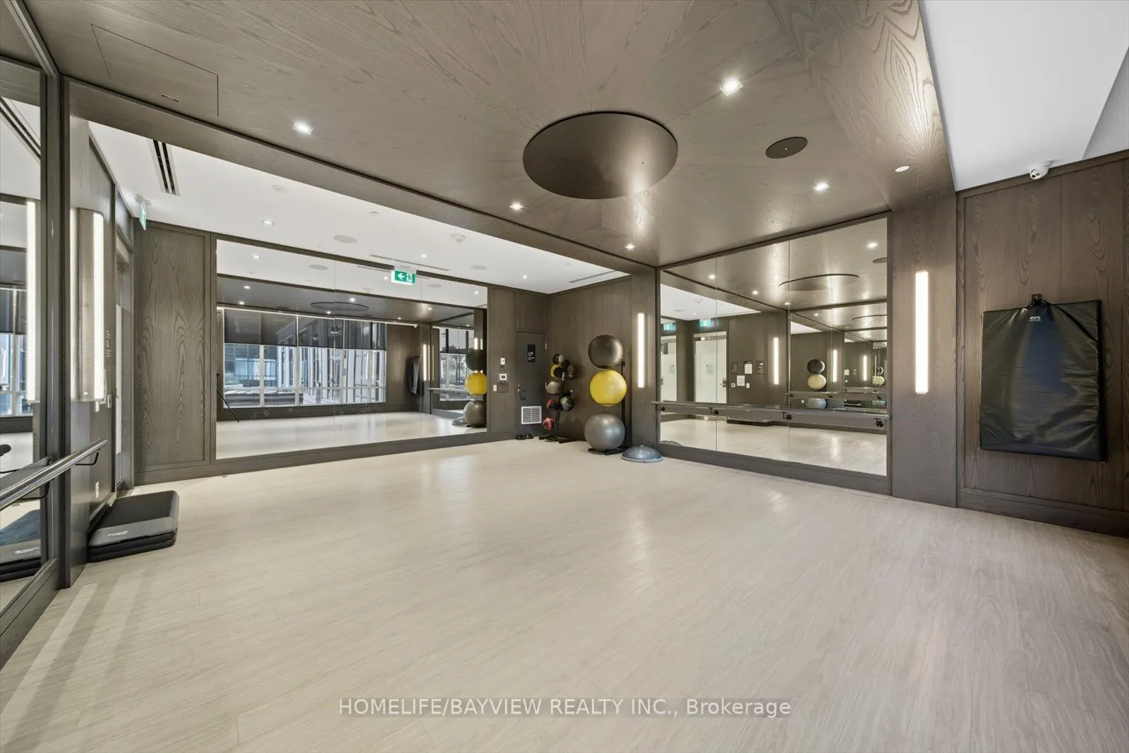 7 Mabelle Avenue, #2802