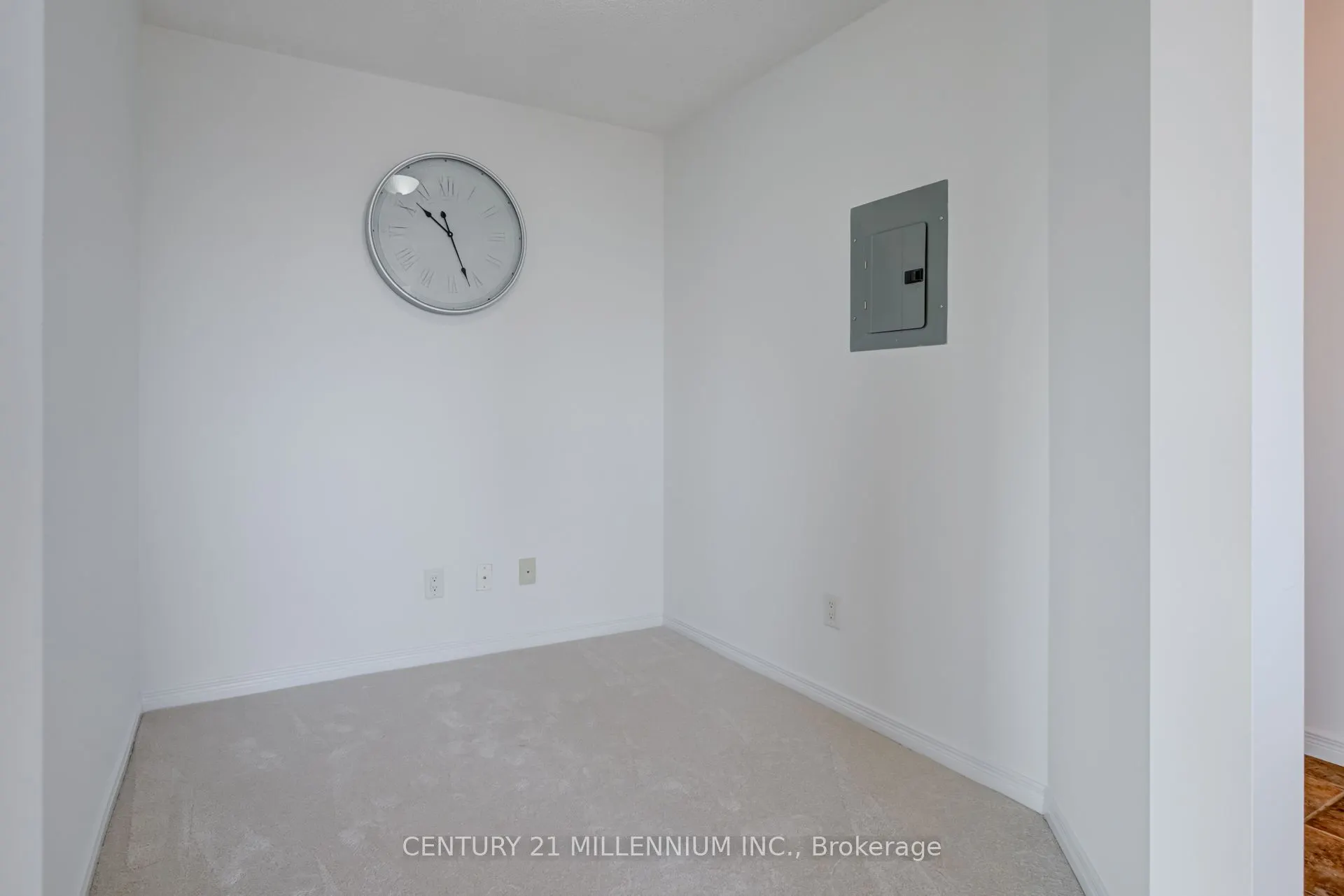 9 George Street N, #1505