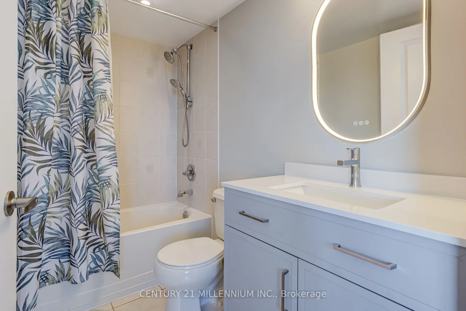 9 George Street N, #1505