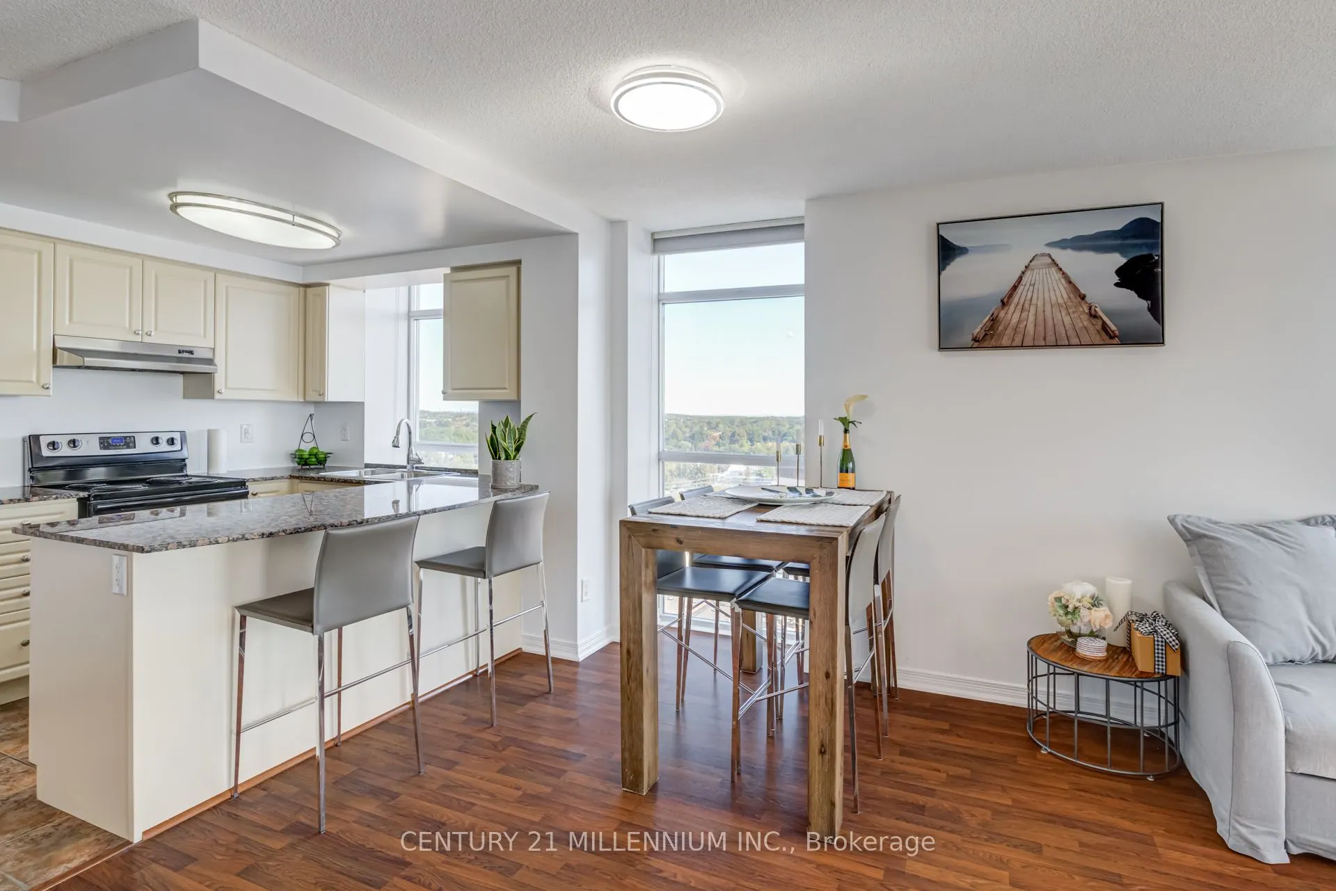 9 George Street N, #1505
