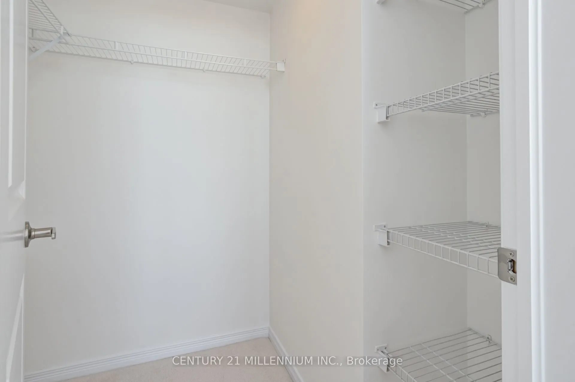 9 George Street N, #1505