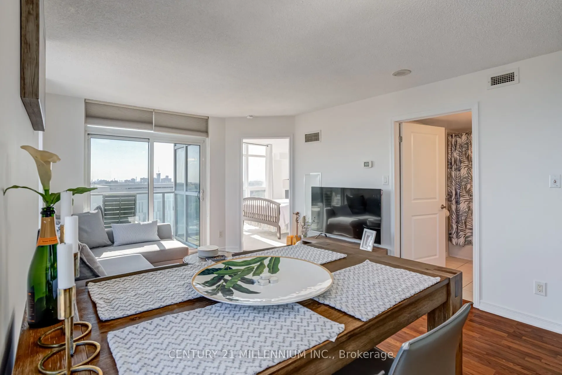9 George Street N, #1505