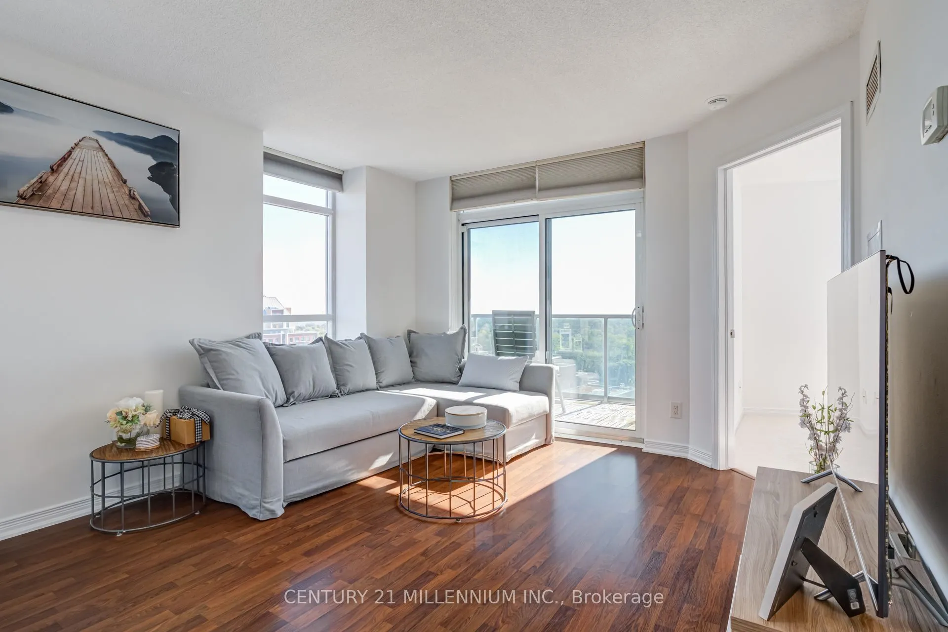 9 George Street N, #1505