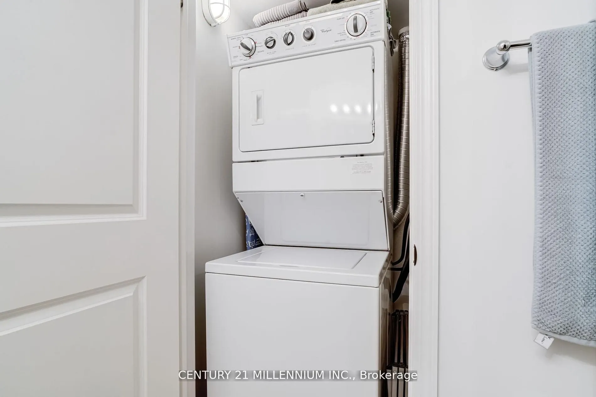 9 George Street N, #1505