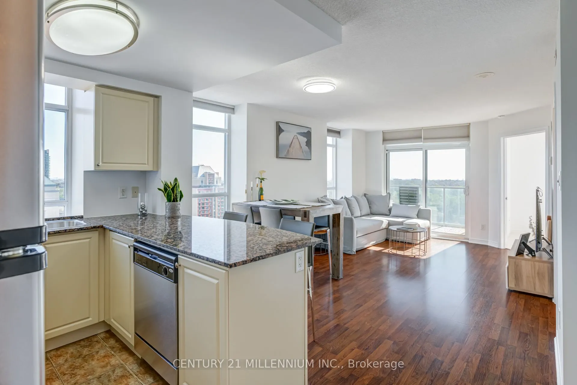 9 George Street N, #1505