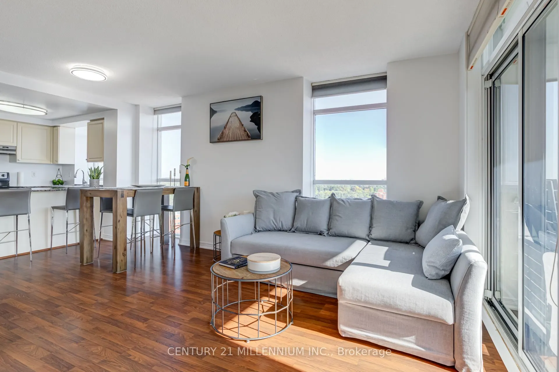 9 George Street N, #1505