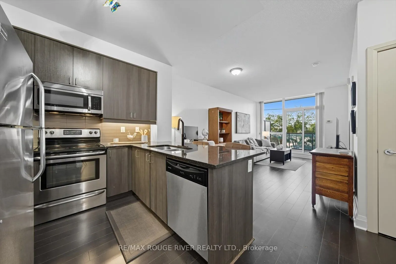1185 The Queensway Avenue, #213