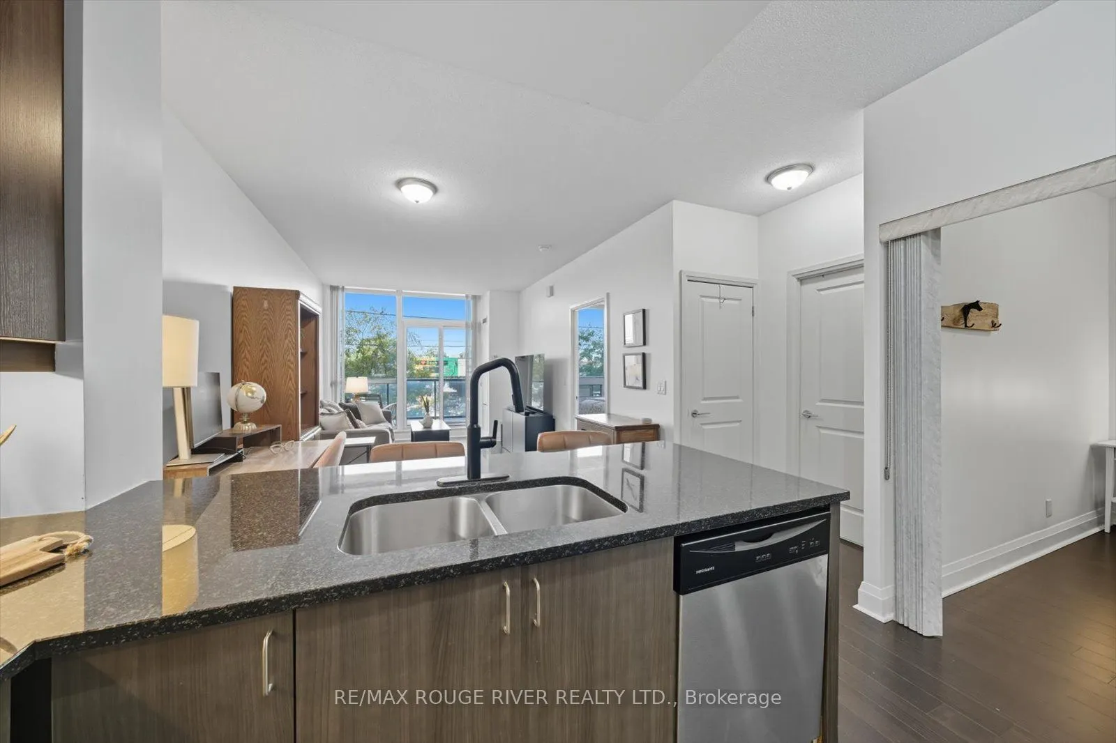 1185 The Queensway Avenue, #213
