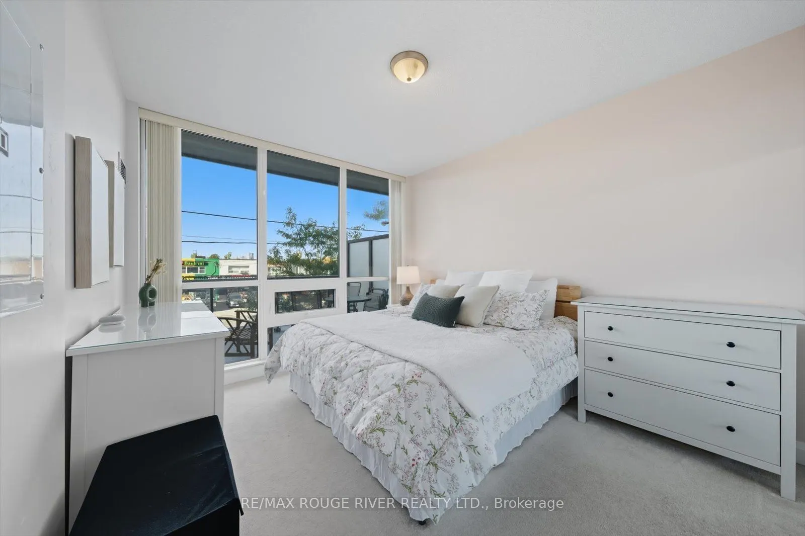 1185 The Queensway Avenue, #213