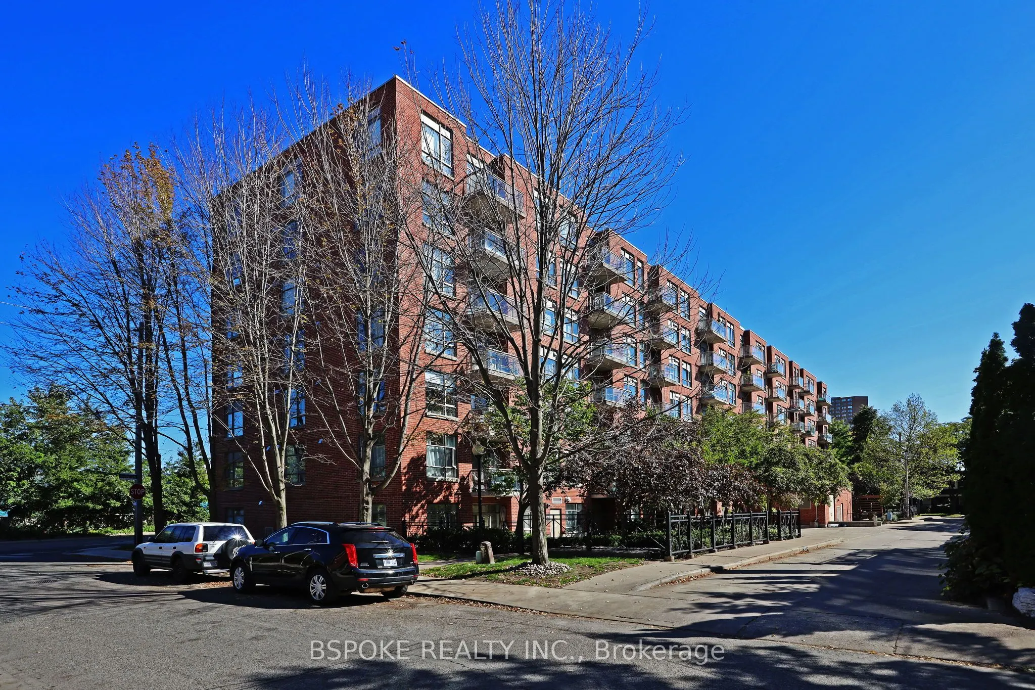 2495 Dundas Street W, #320