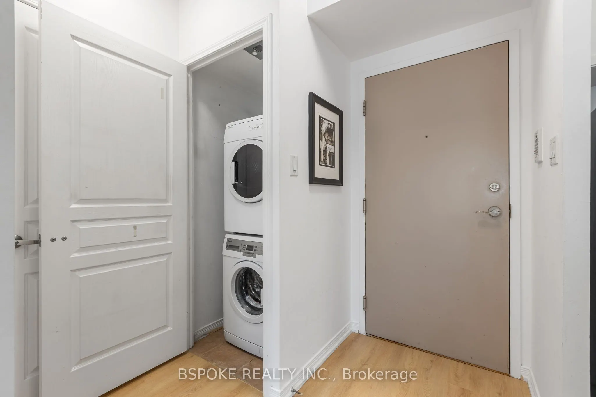 2495 Dundas Street W, #320