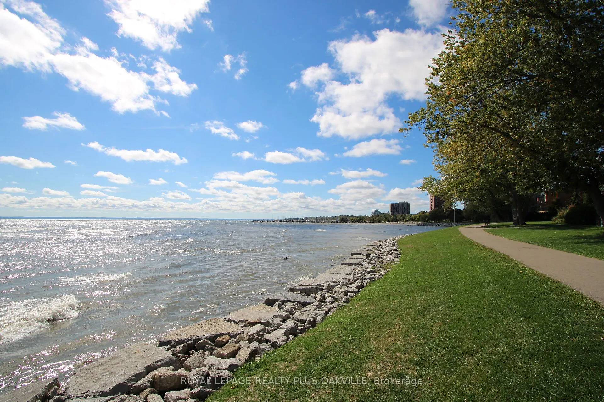 2060 WATER'S EDGE Drive