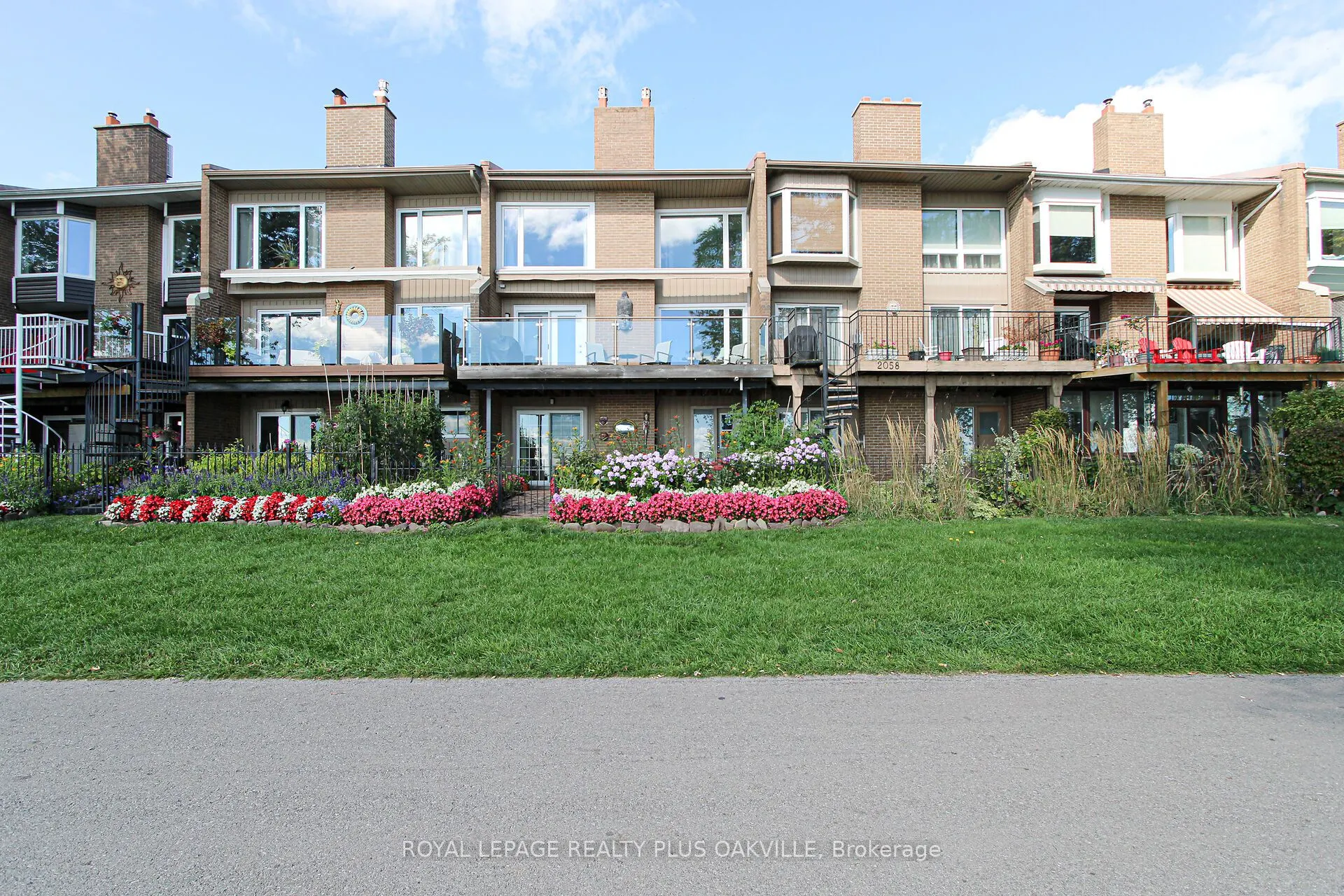 2060 WATER'S EDGE Drive