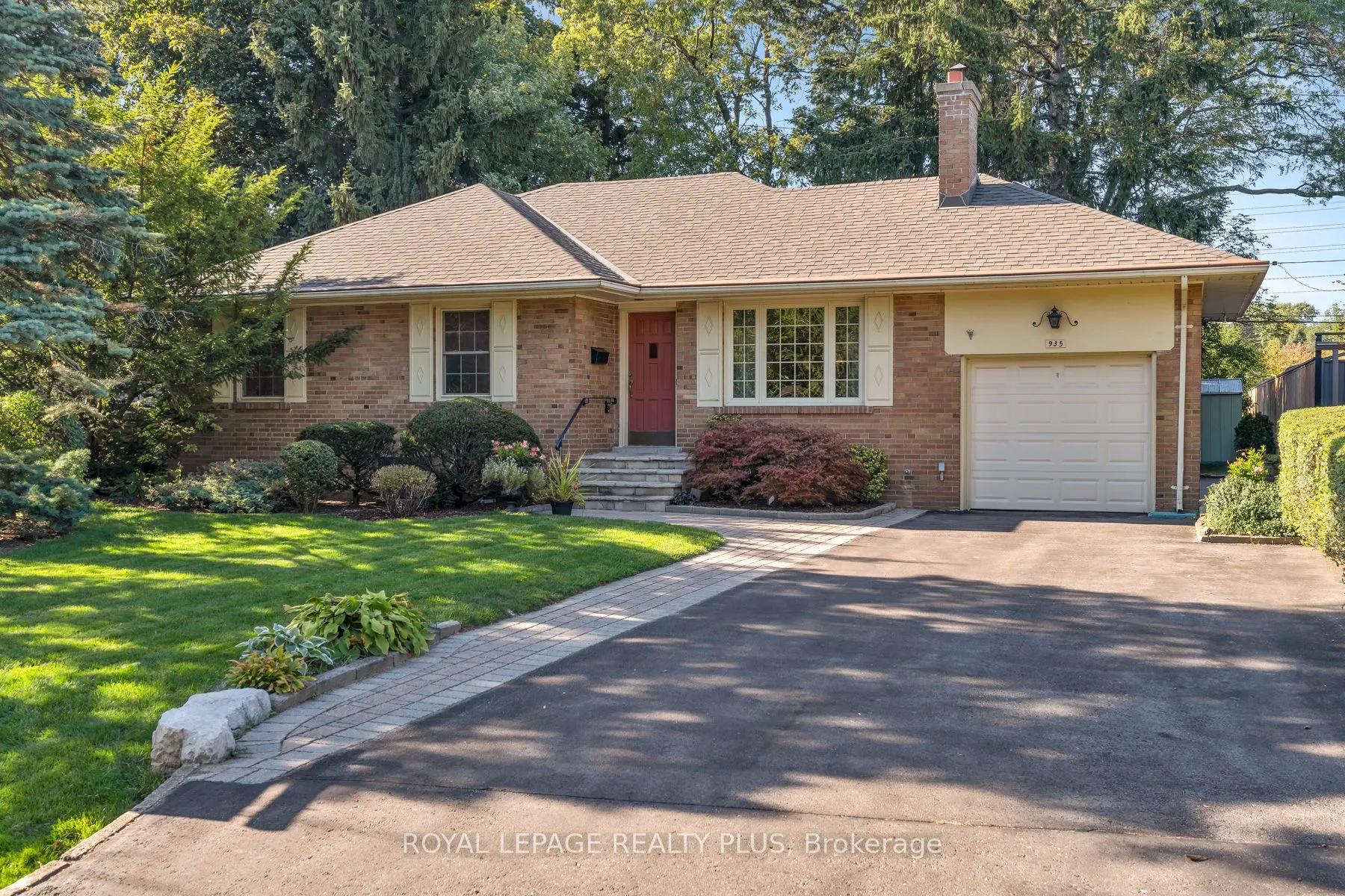 935 Hedge Drive