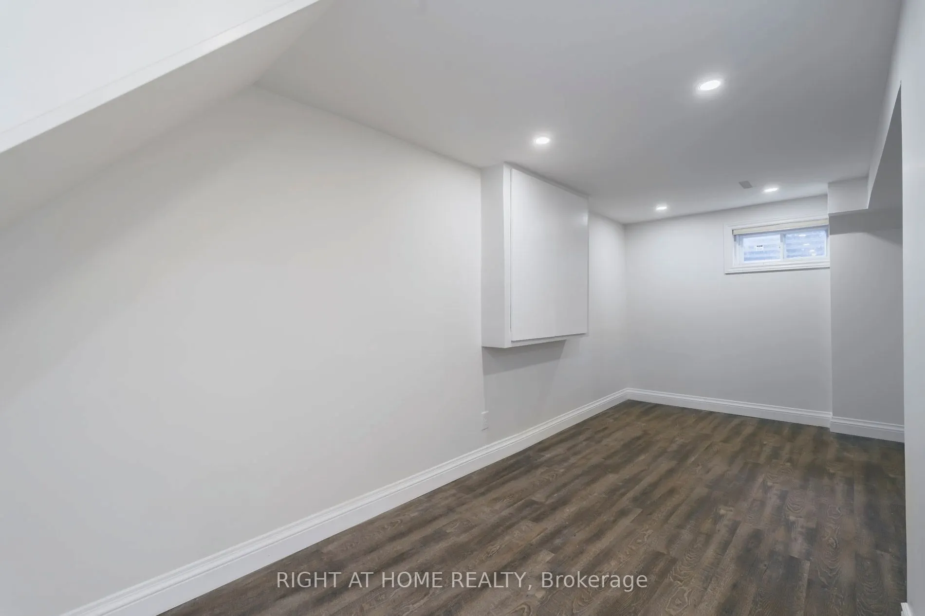2668 Hollington Crescent, #Lower