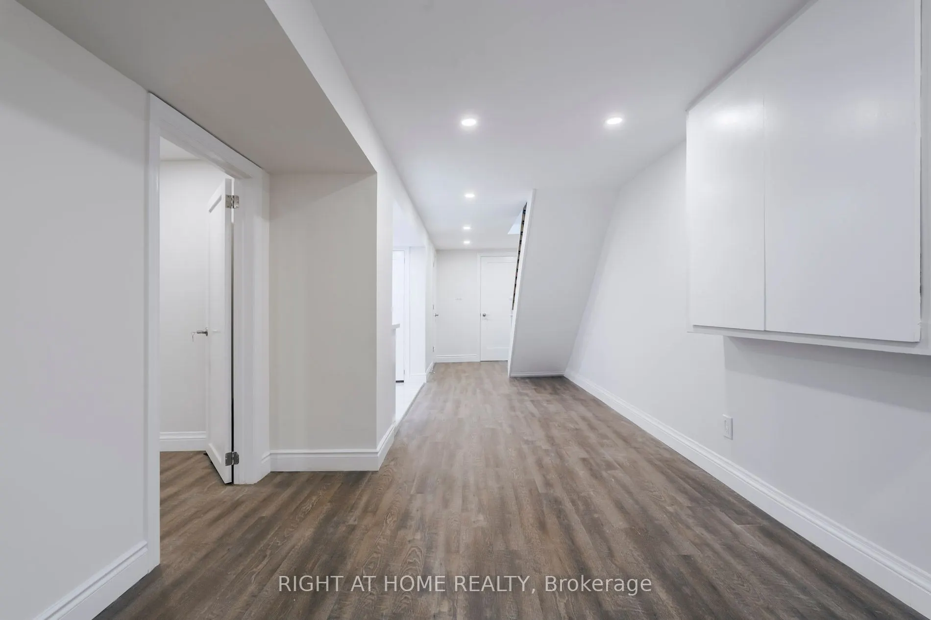 2668 Hollington Crescent, #Lower