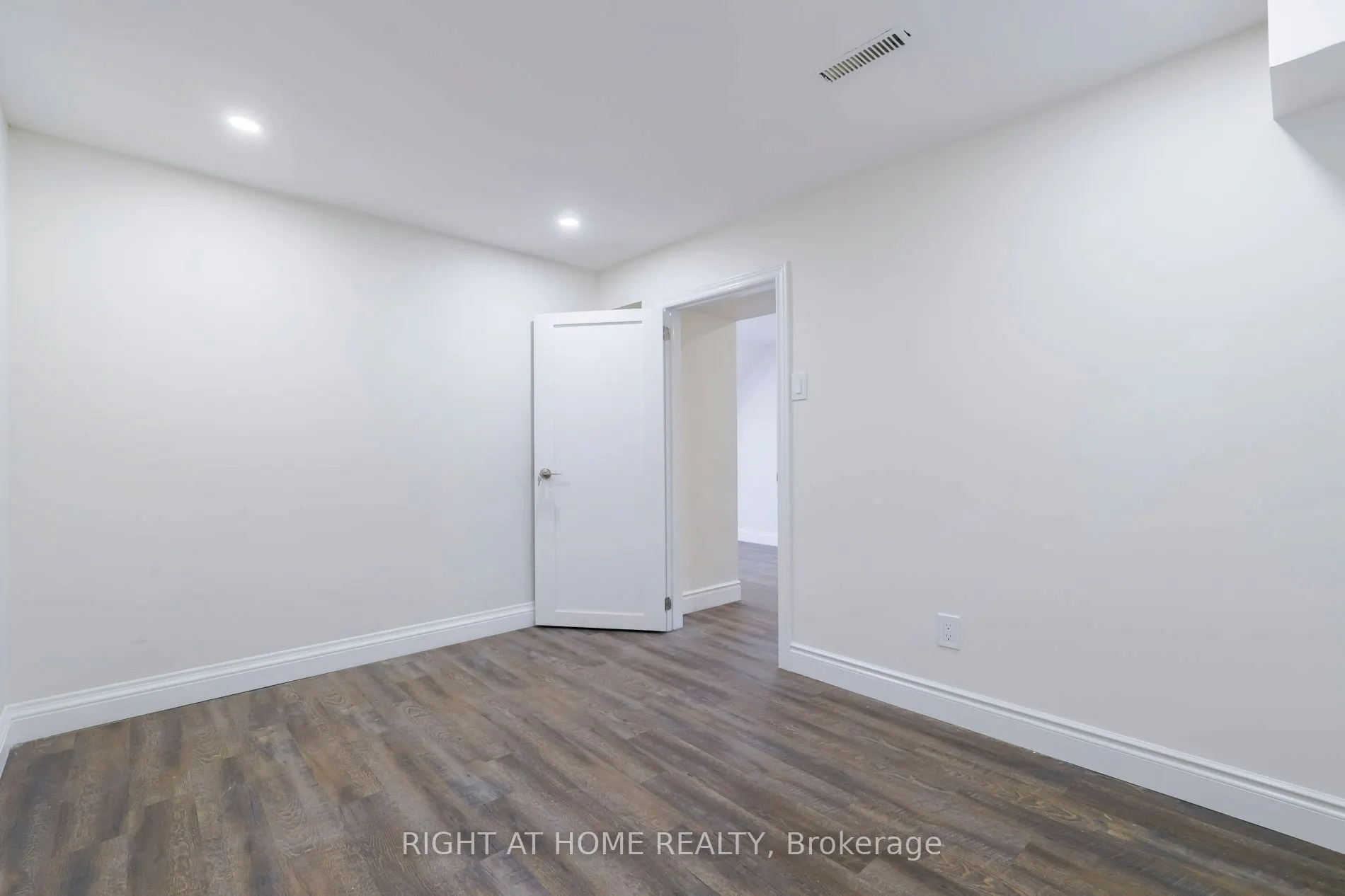 2668 Hollington Crescent, #Lower