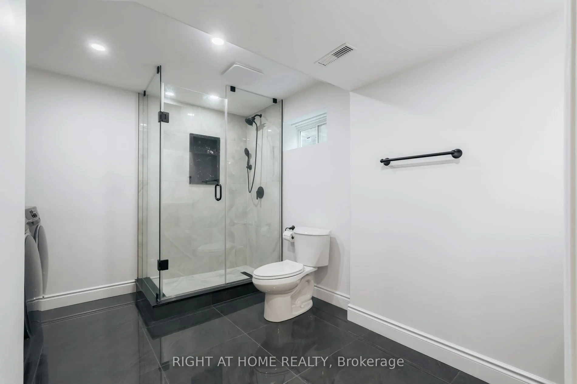 2668 Hollington Crescent, #Lower