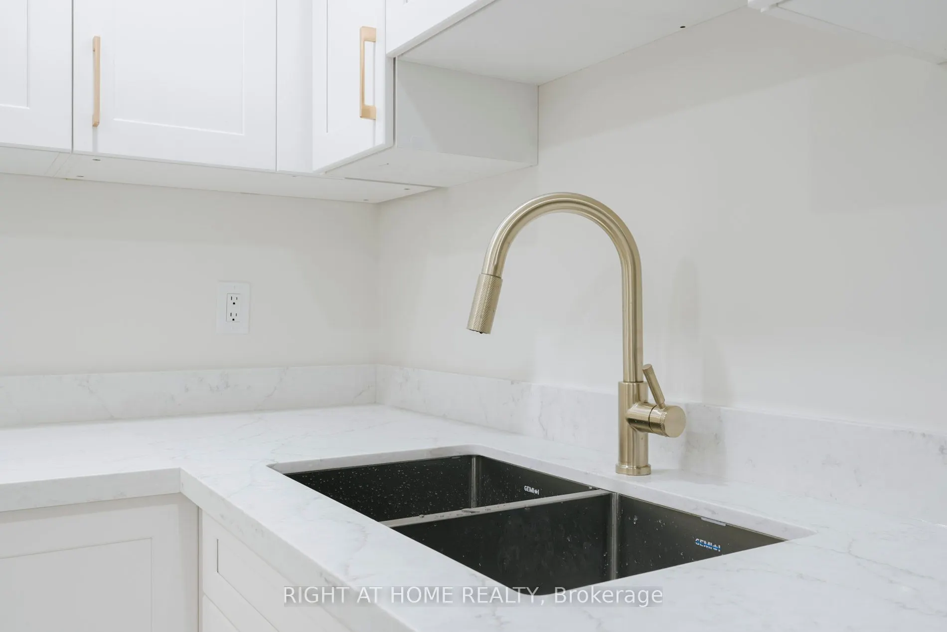2668 Hollington Crescent, #Lower