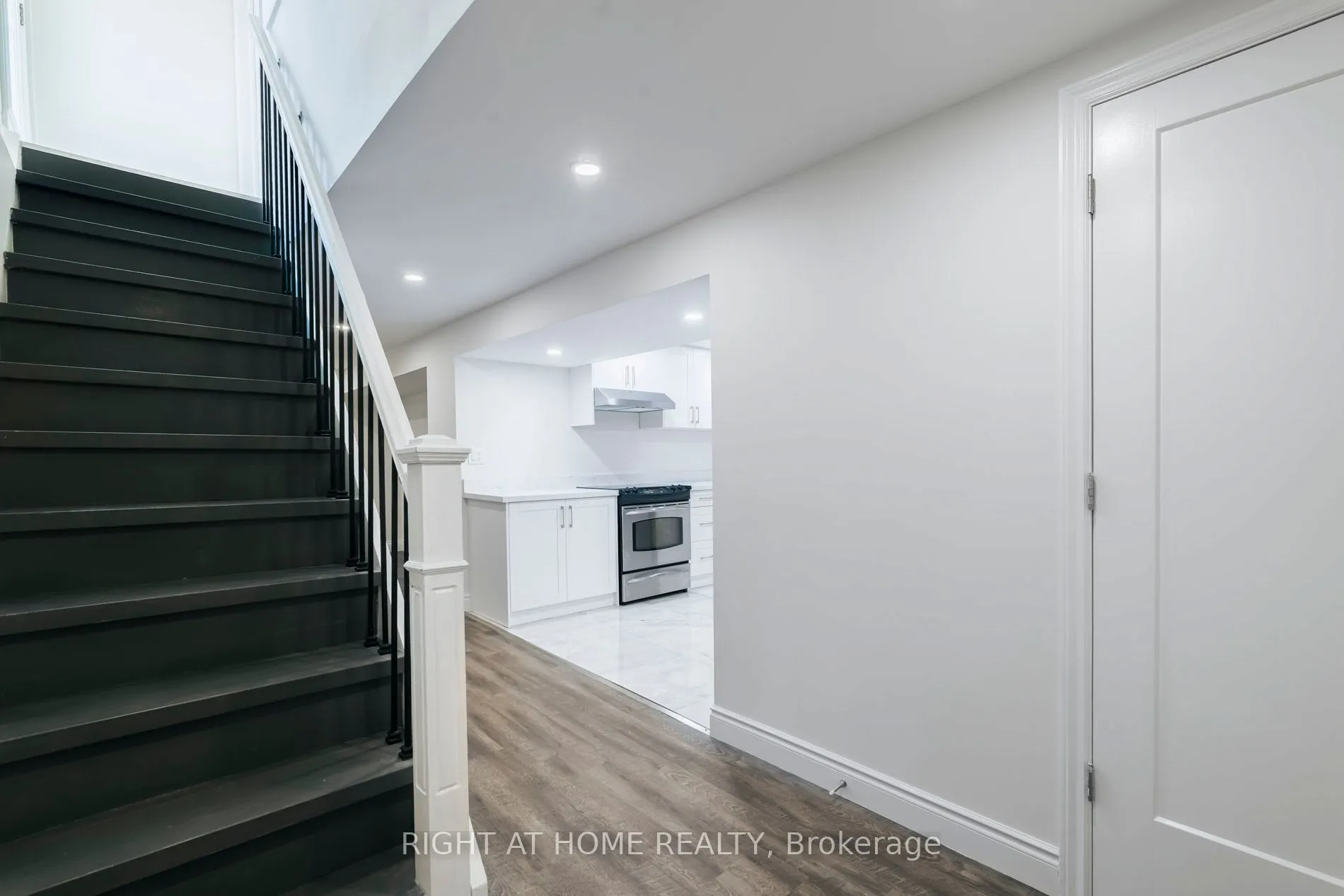 2668 Hollington Crescent, #Lower