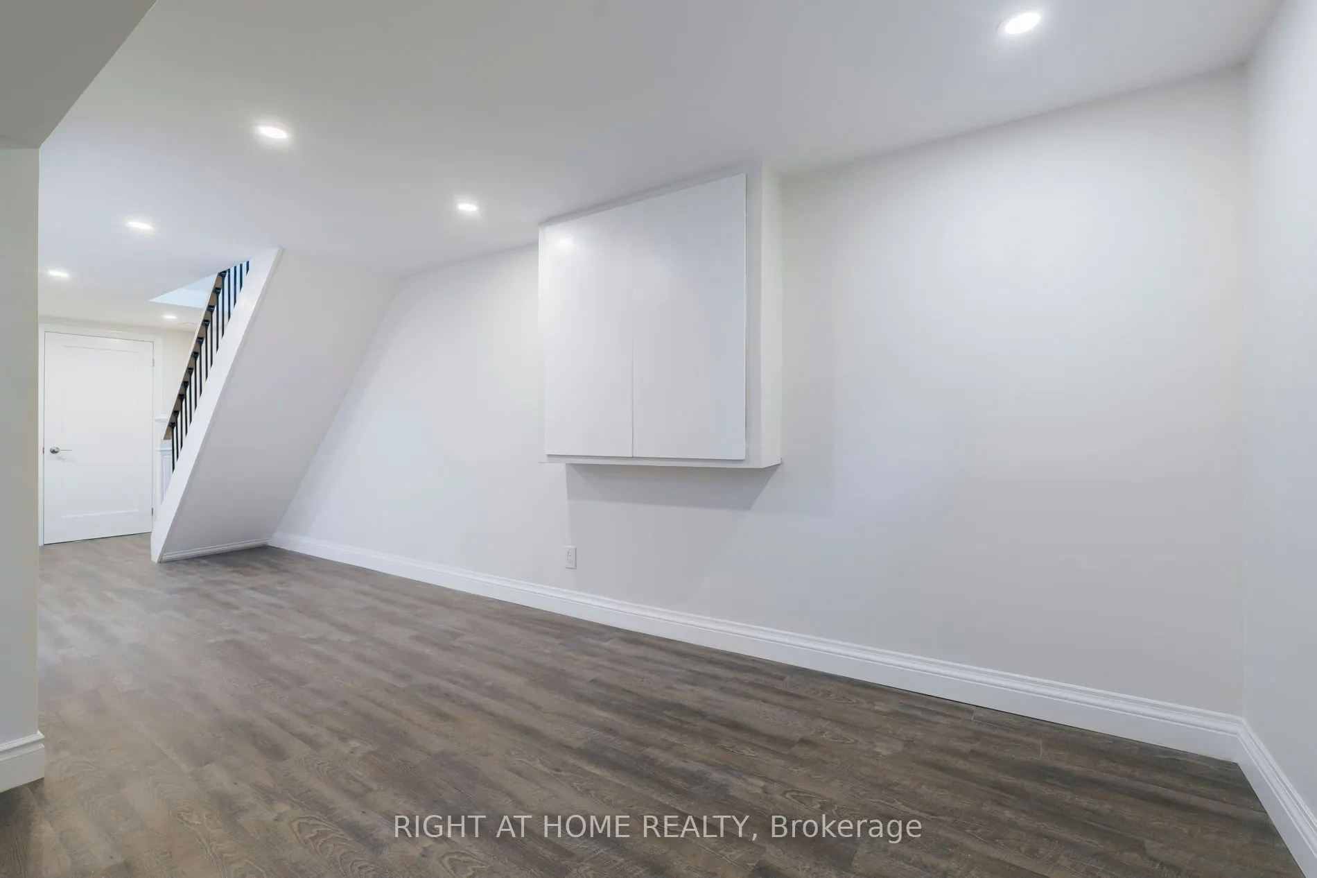 2668 Hollington Crescent, #Lower