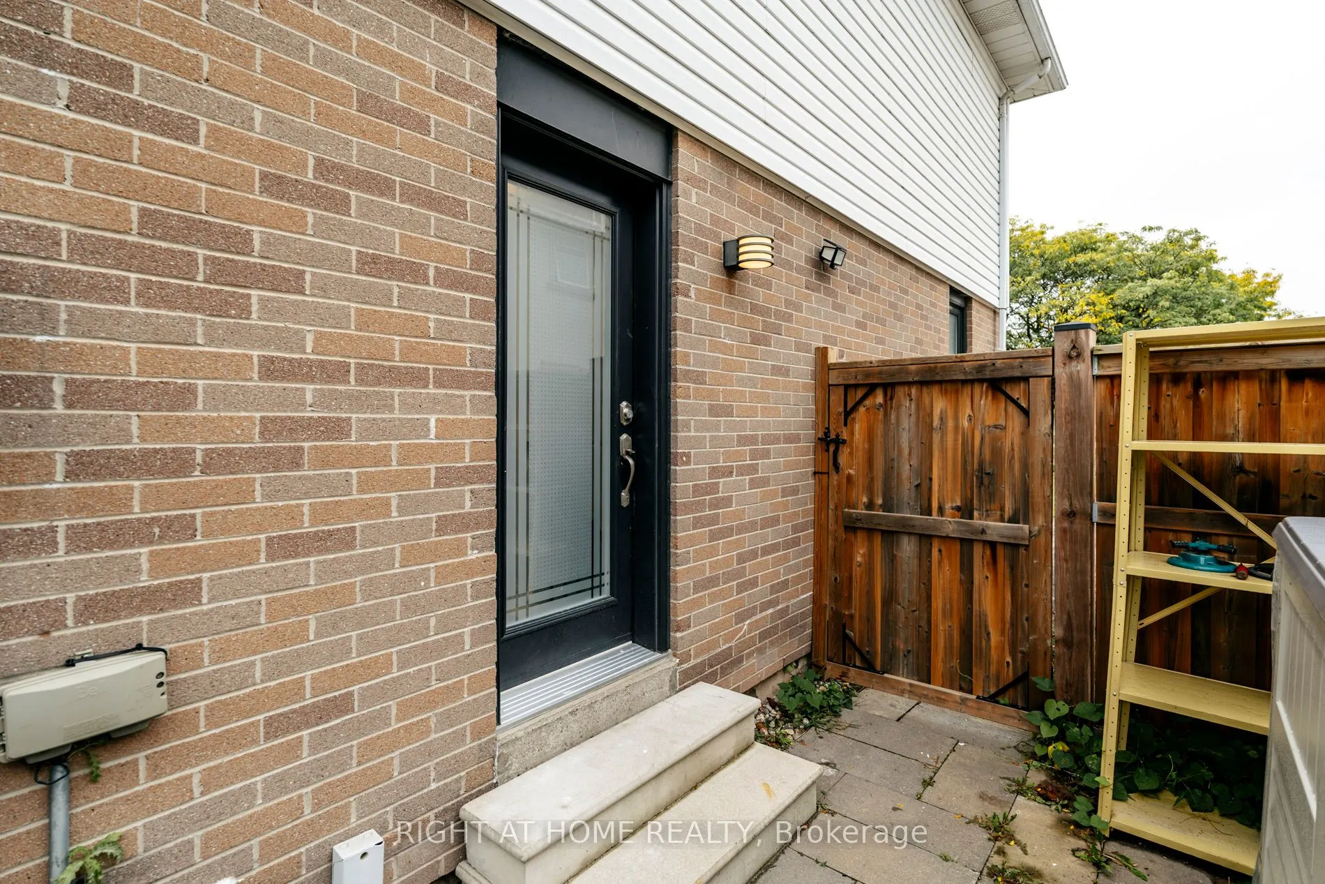 2668 Hollington Crescent, #Lower