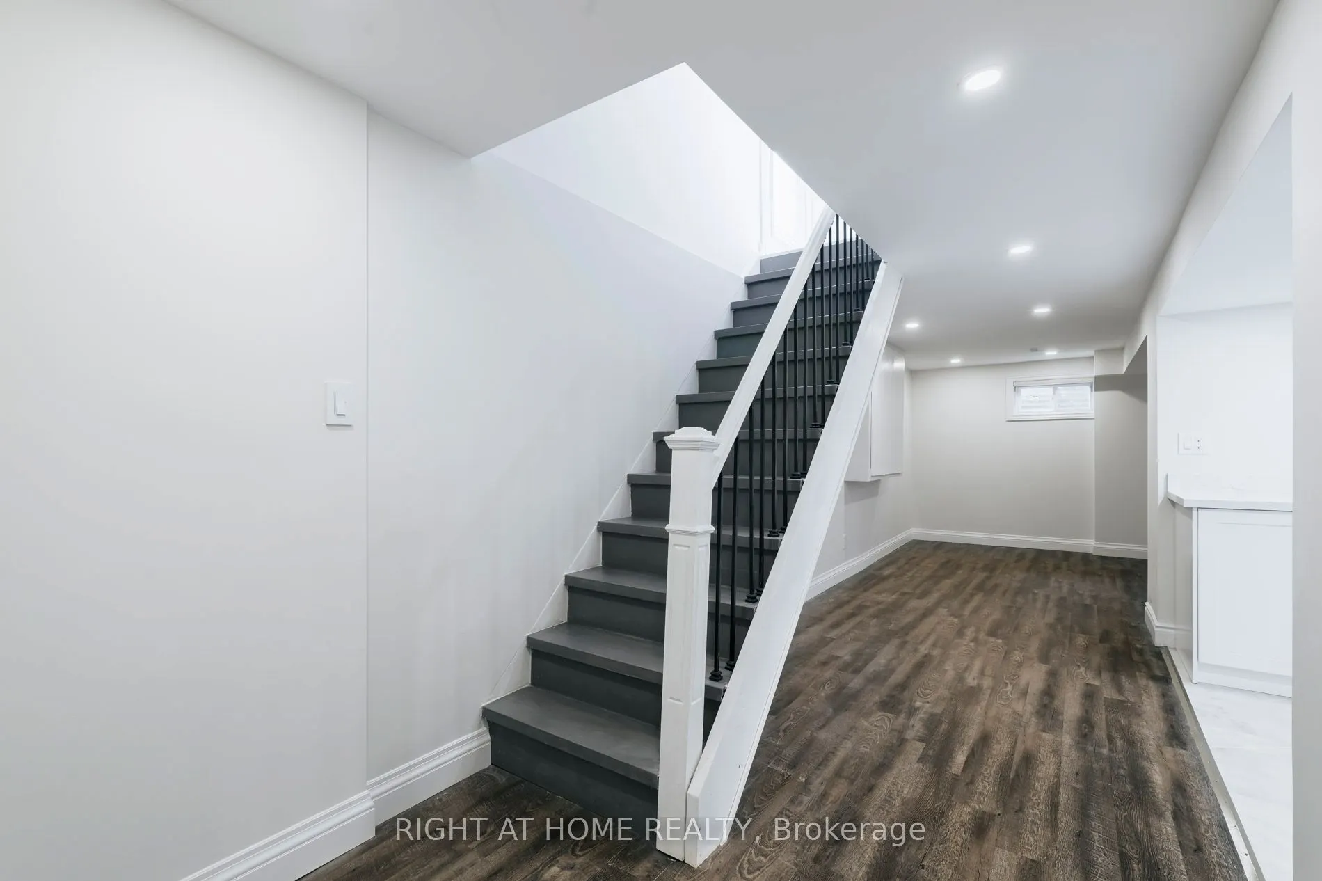 2668 Hollington Crescent, #Lower