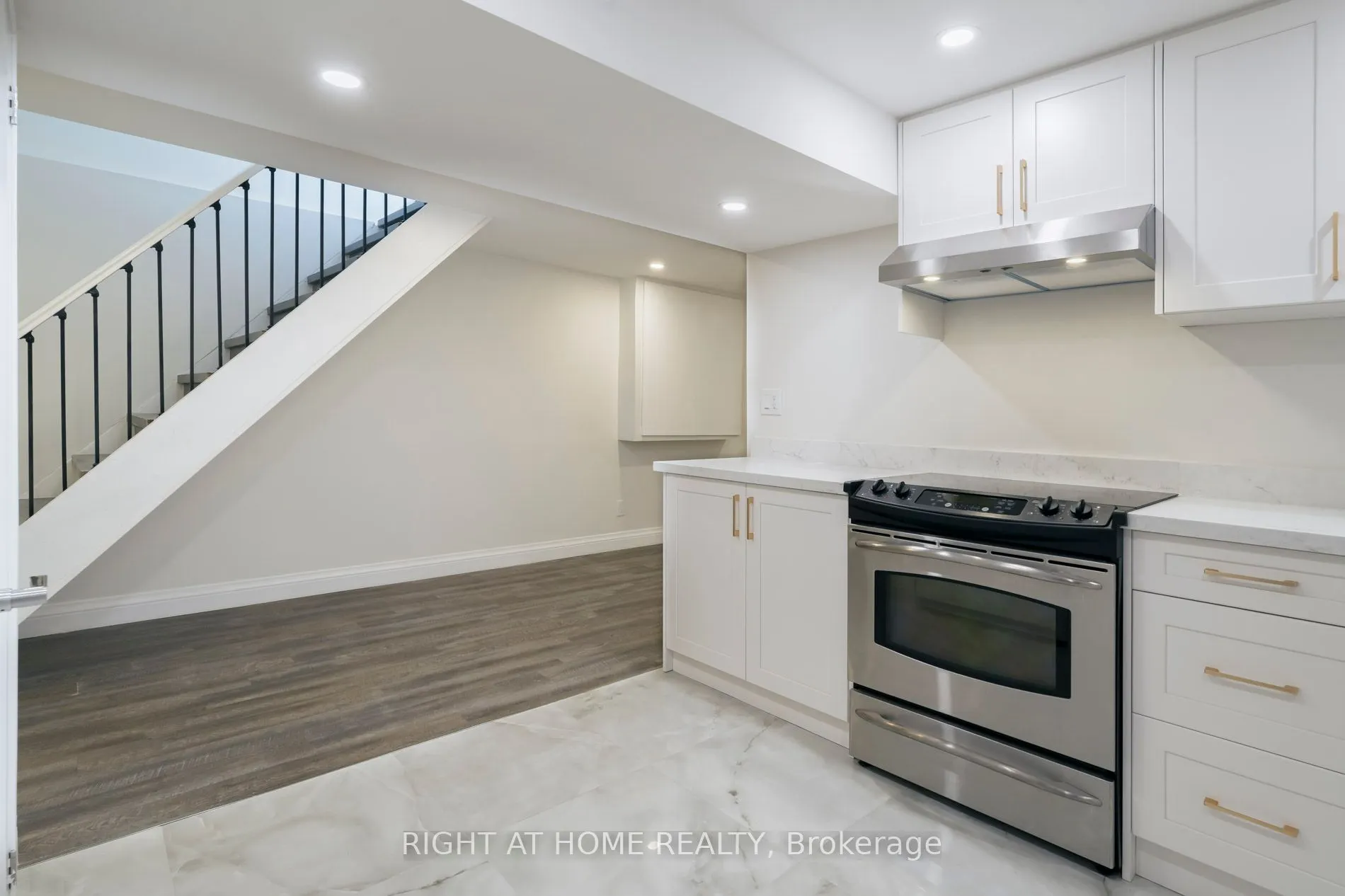 2668 Hollington Crescent, #Lower