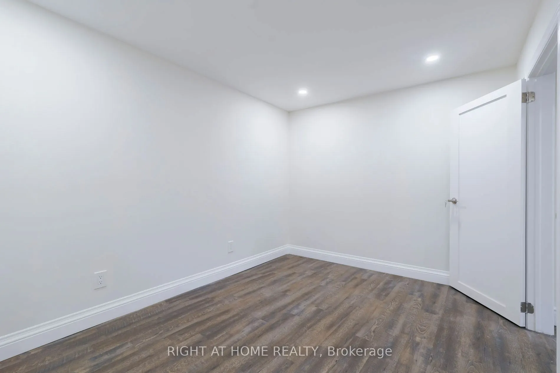 2668 Hollington Crescent, #Lower
